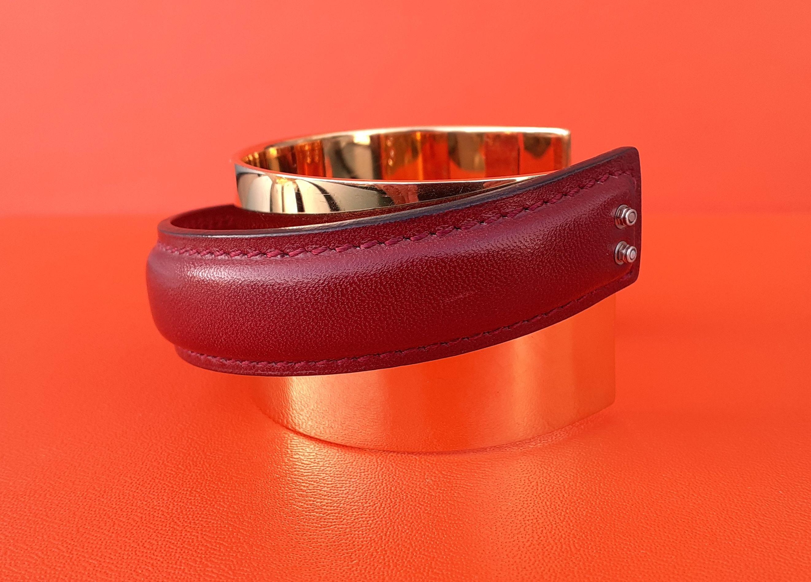 Exceptionnel Bracelet manchette Hermès Hdw doré et Rouge H Boîte cuir Taille L en vente 3