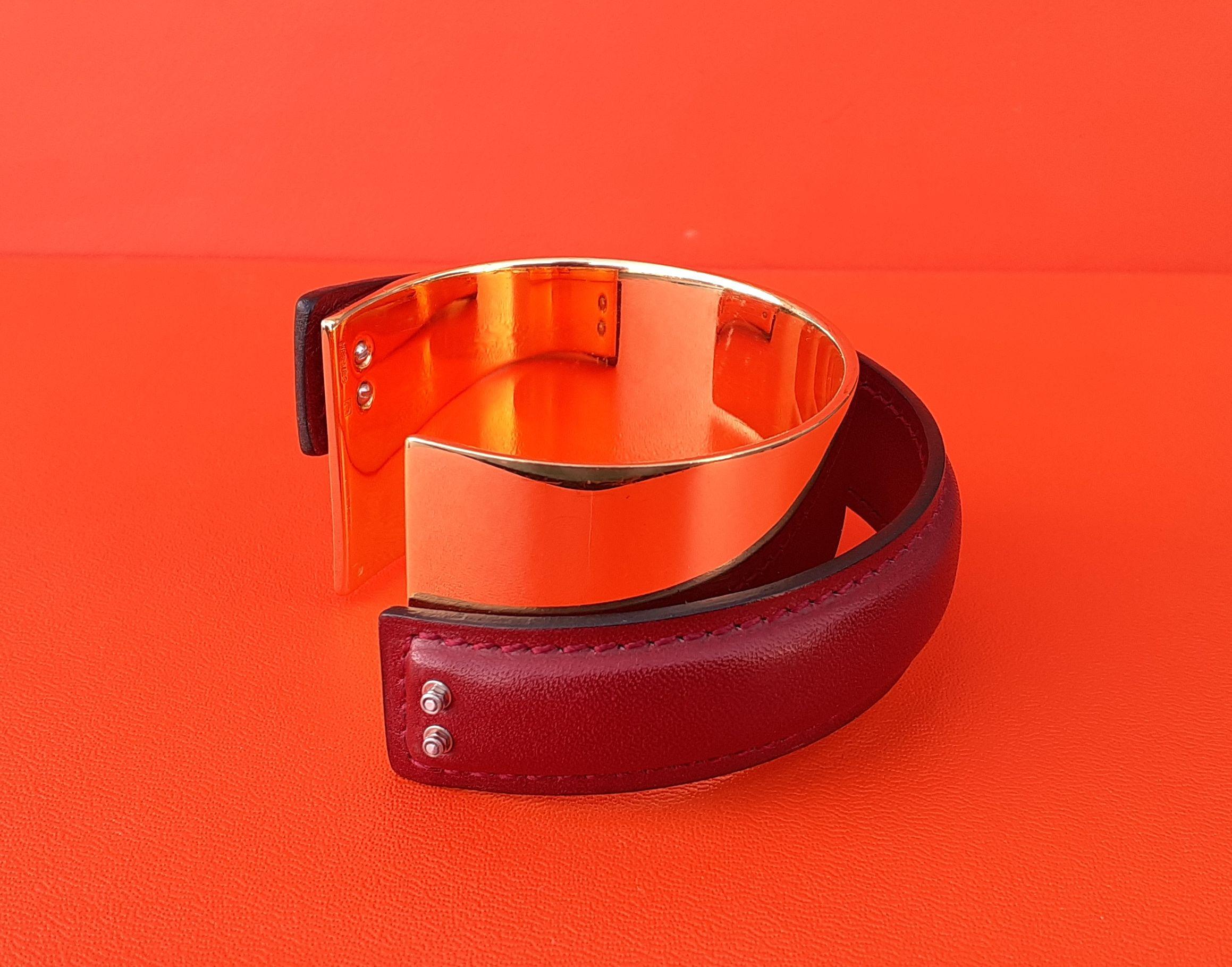 Exceptionnel Bracelet manchette Hermès Hdw doré et Rouge H Boîte cuir Taille L en vente 5