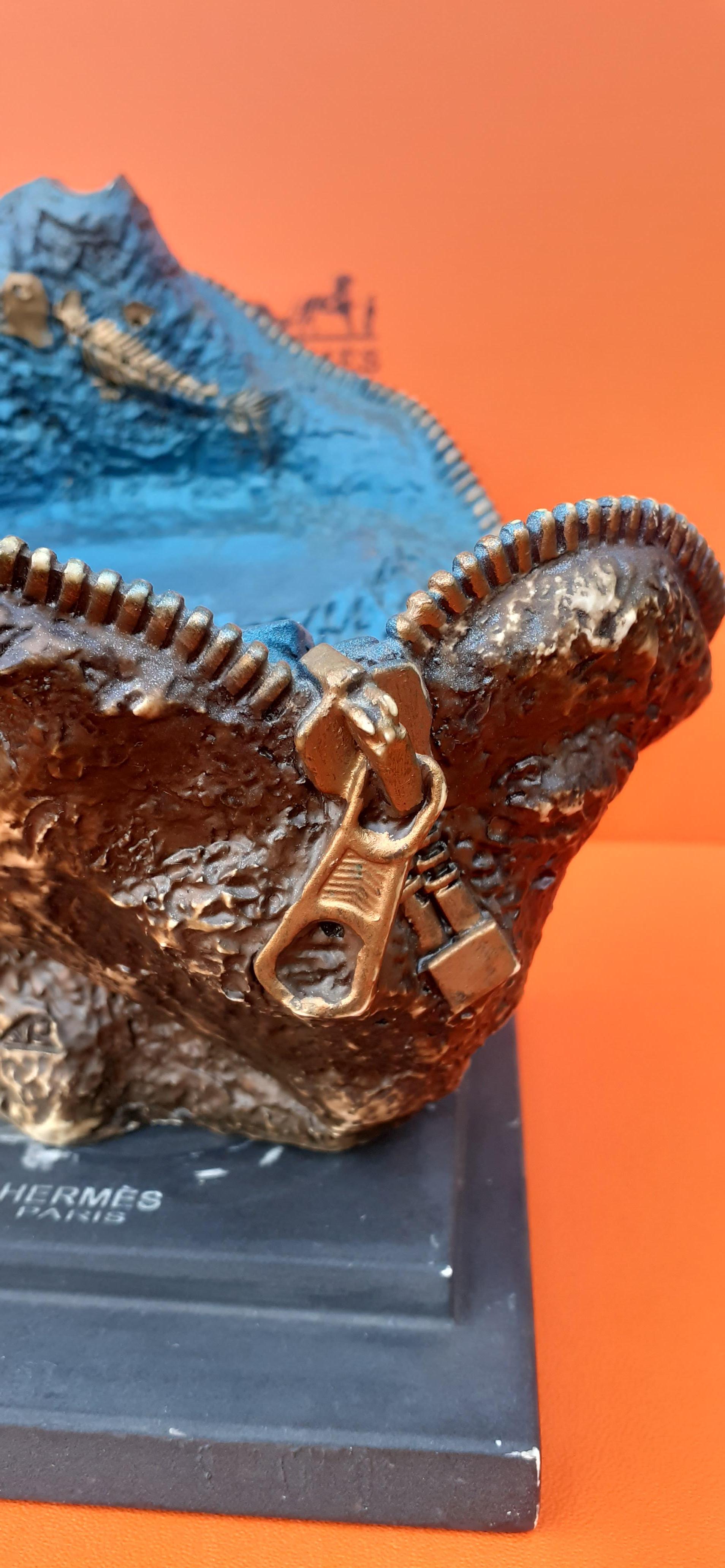 Exceptional Scuplture coming from a Hermès Store

Used to decorate a shop

Represents a stone opening with a zip and revealing a fossil fish

We do not have any details about it, but it seems a part is missing as there are any glue traces. 

It is