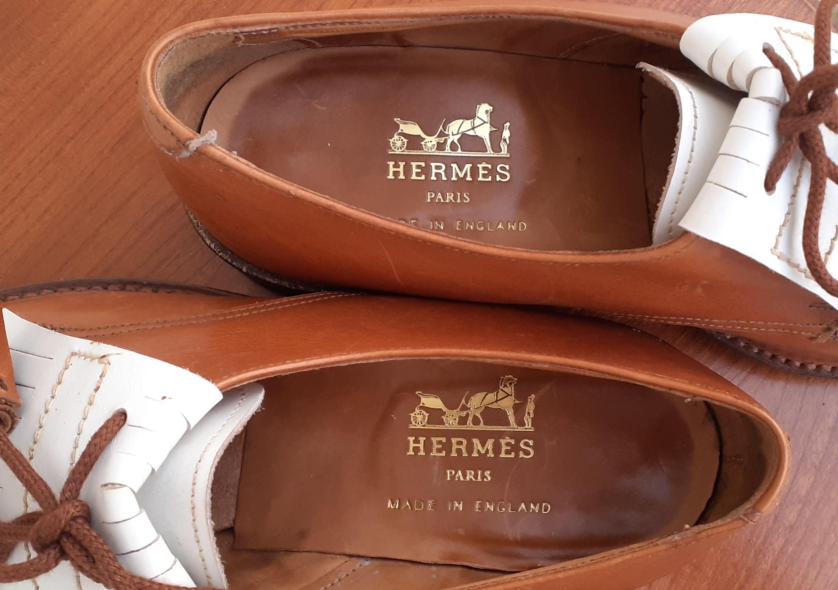 Exceptional Hermès Derbies Golf Shoes Gold and White Leather For Sale 8