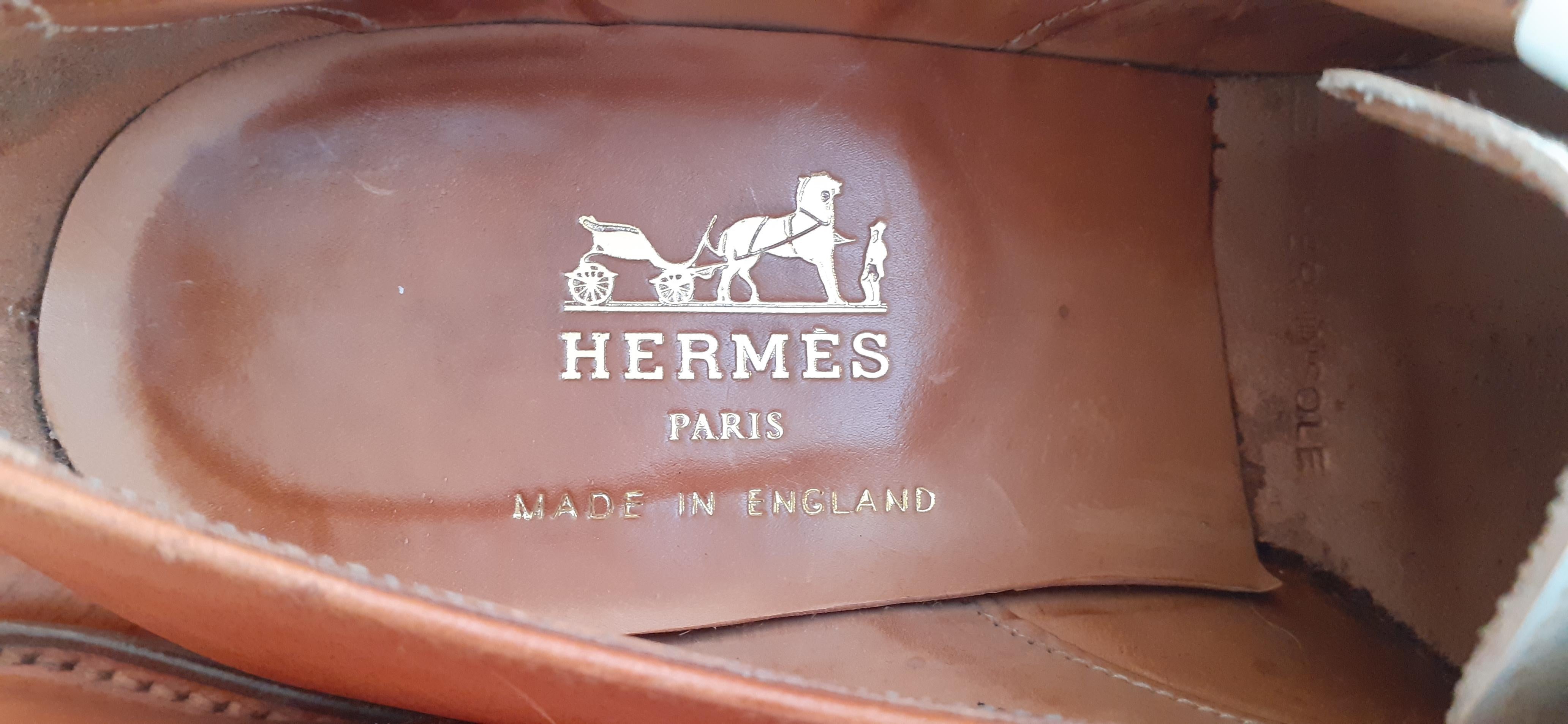 Exceptional Hermès Derbies Golf Shoes Gold and White Leather For Sale 9