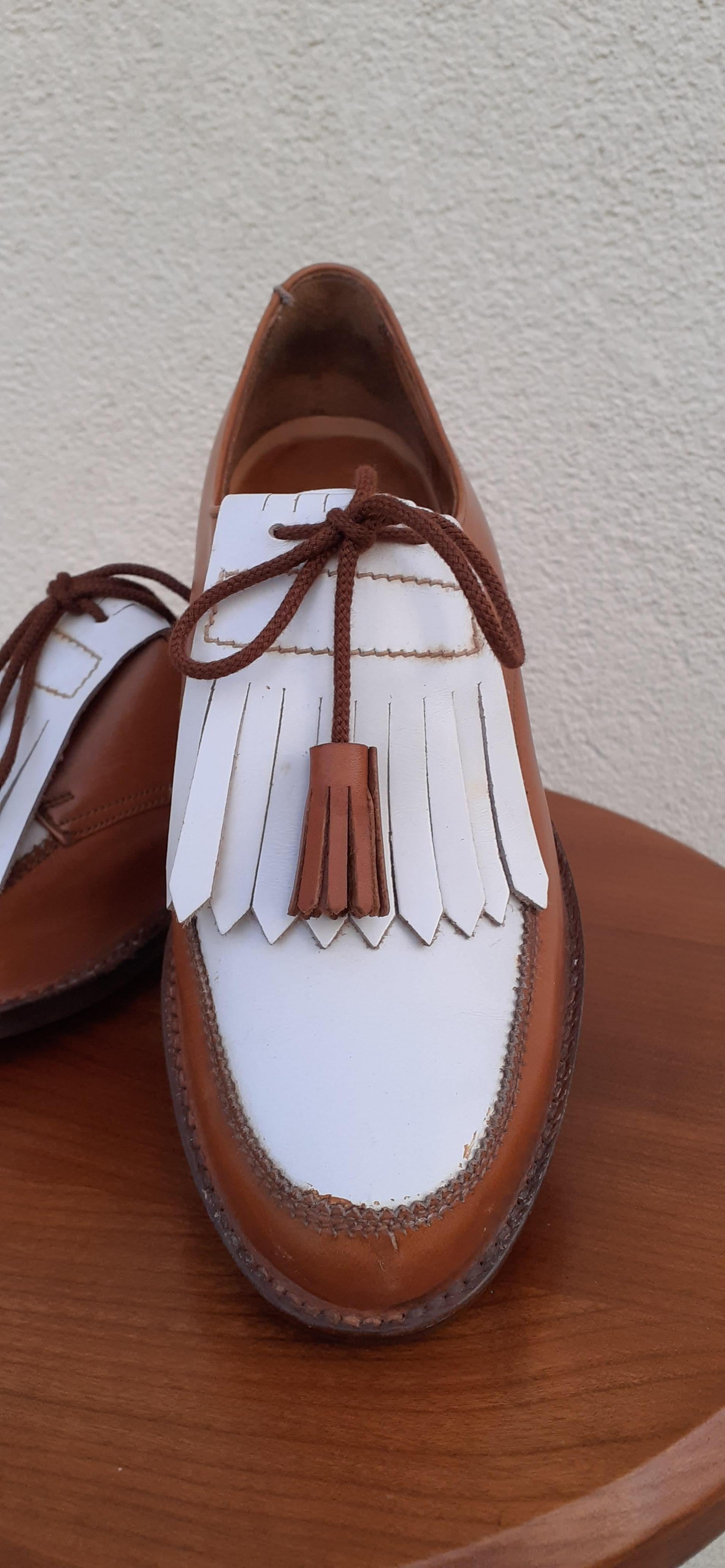 Women's Exceptional Hermès Derbies Golf Shoes Gold and White Leather For Sale