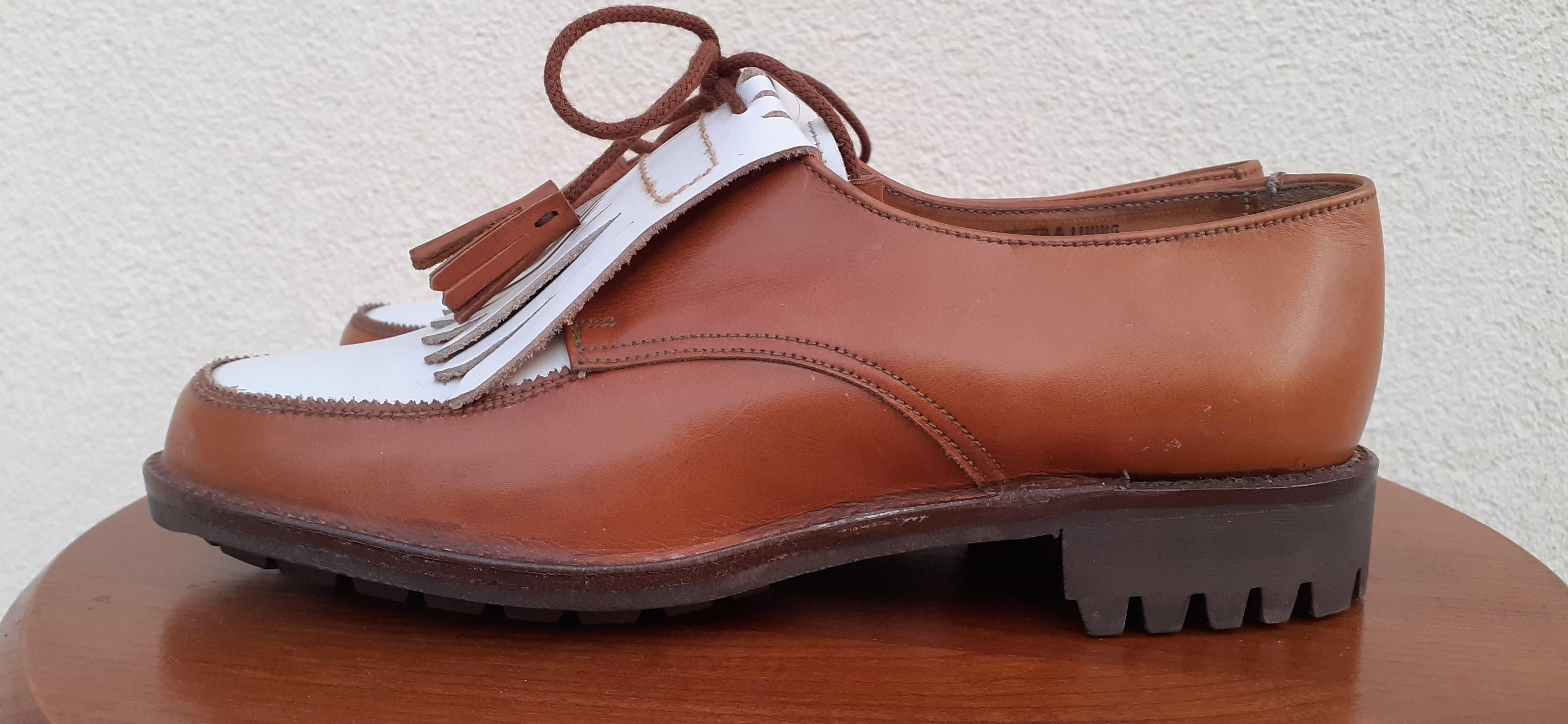 Exceptional Hermès Derbies Golf Shoes Gold and White Leather For Sale 2