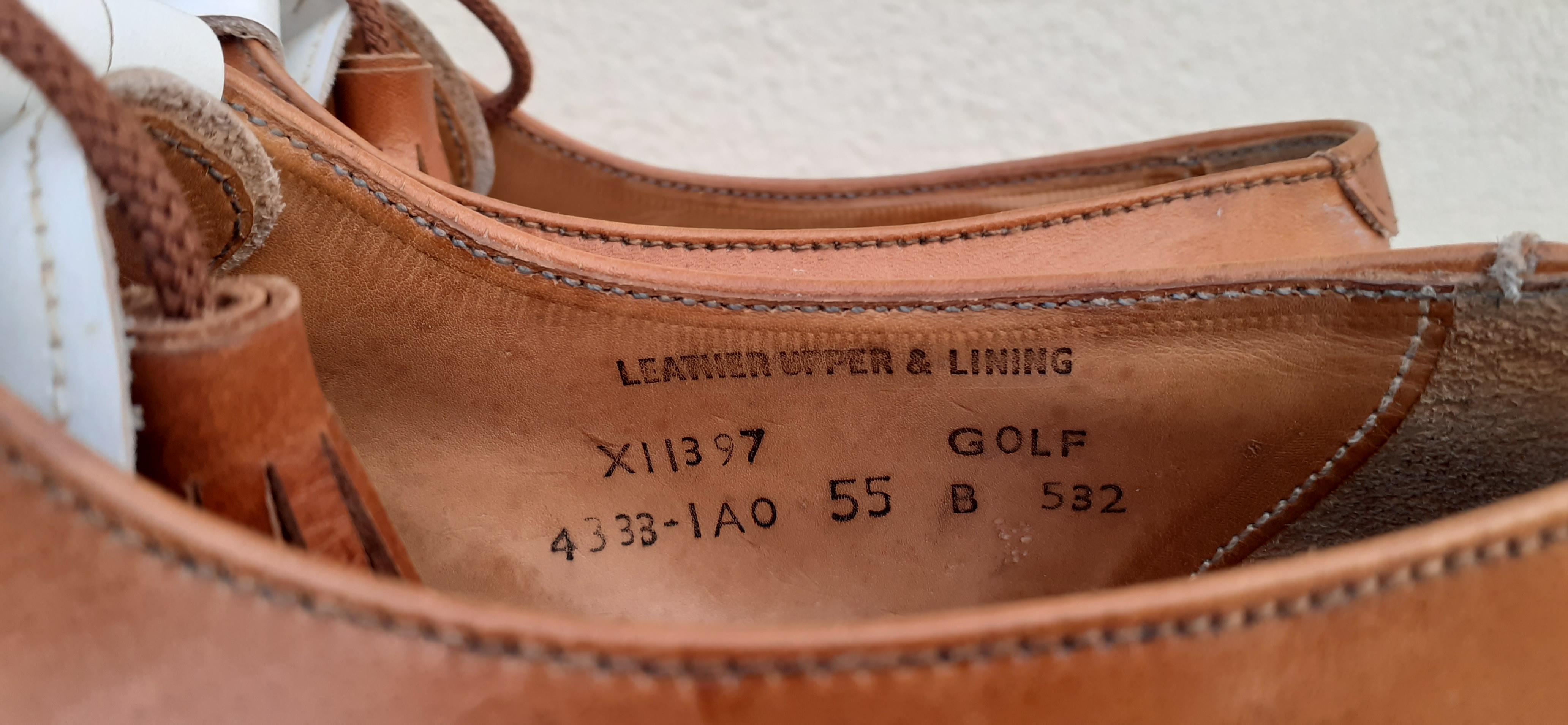 Exceptional Hermès Derbies Golf Shoes Gold and White Leather For Sale 3