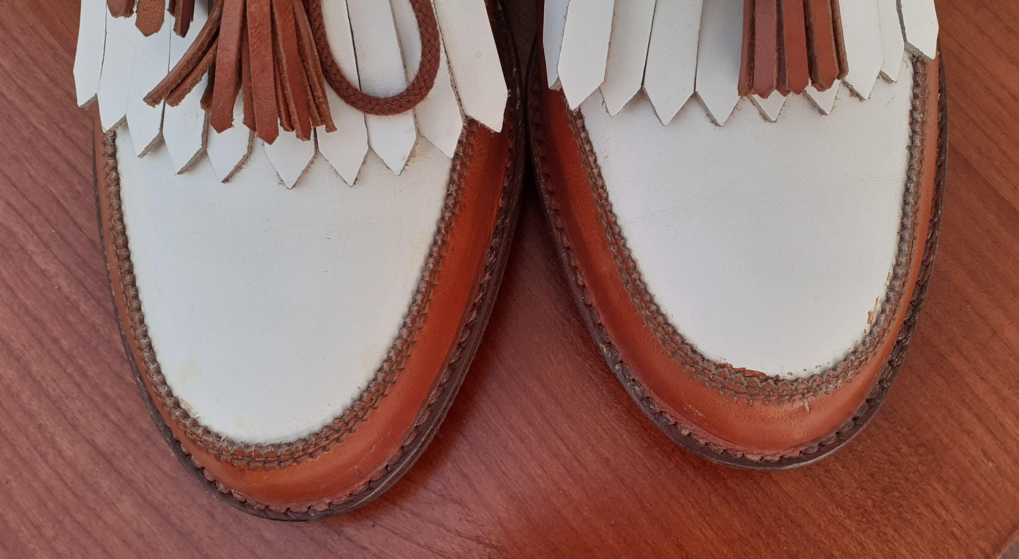 Exceptional Hermès Derbies Golf Shoes Gold and White Leather For Sale 6