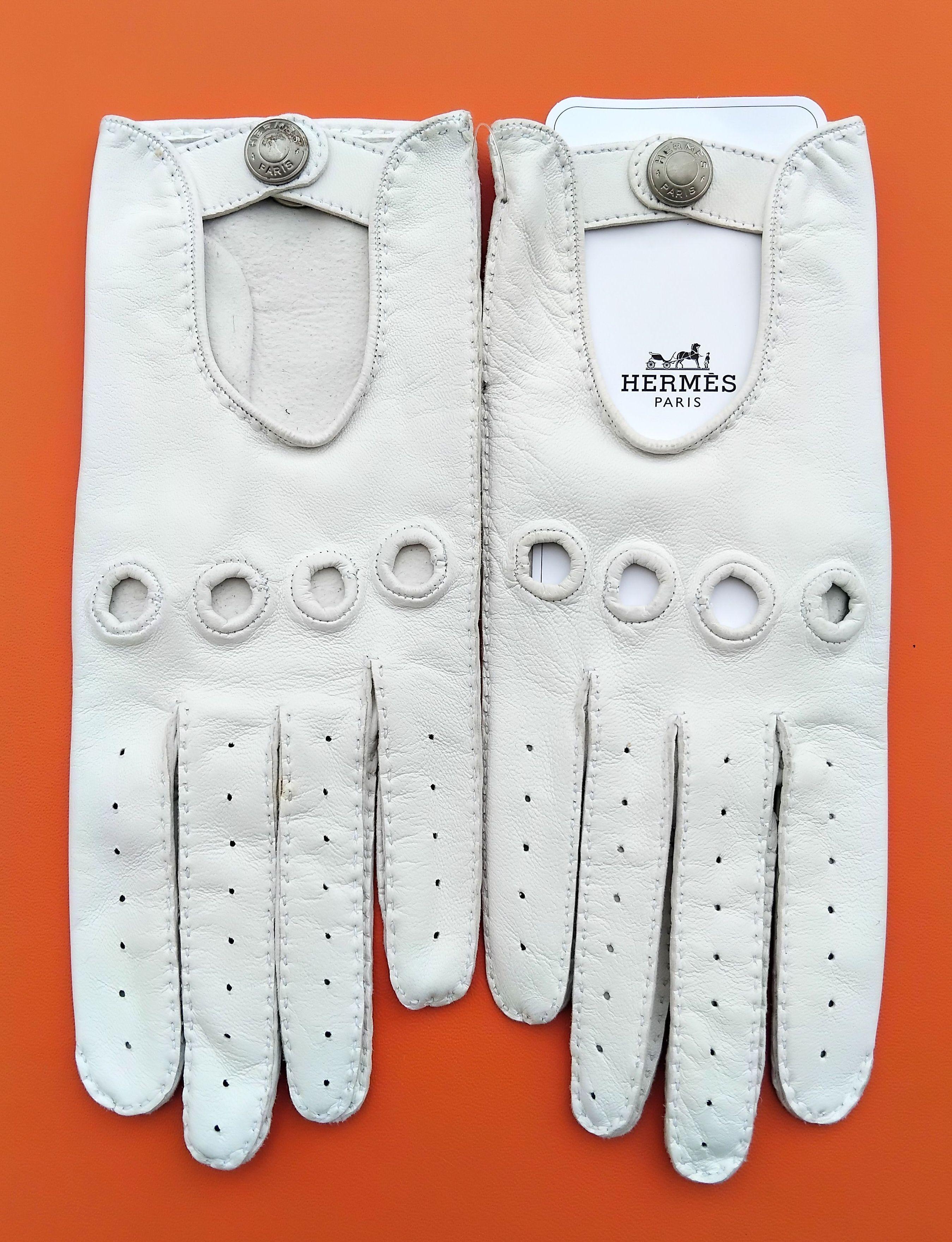 Exceptional Hermès Driving Gloves White Leather Size 7 For Sale 7