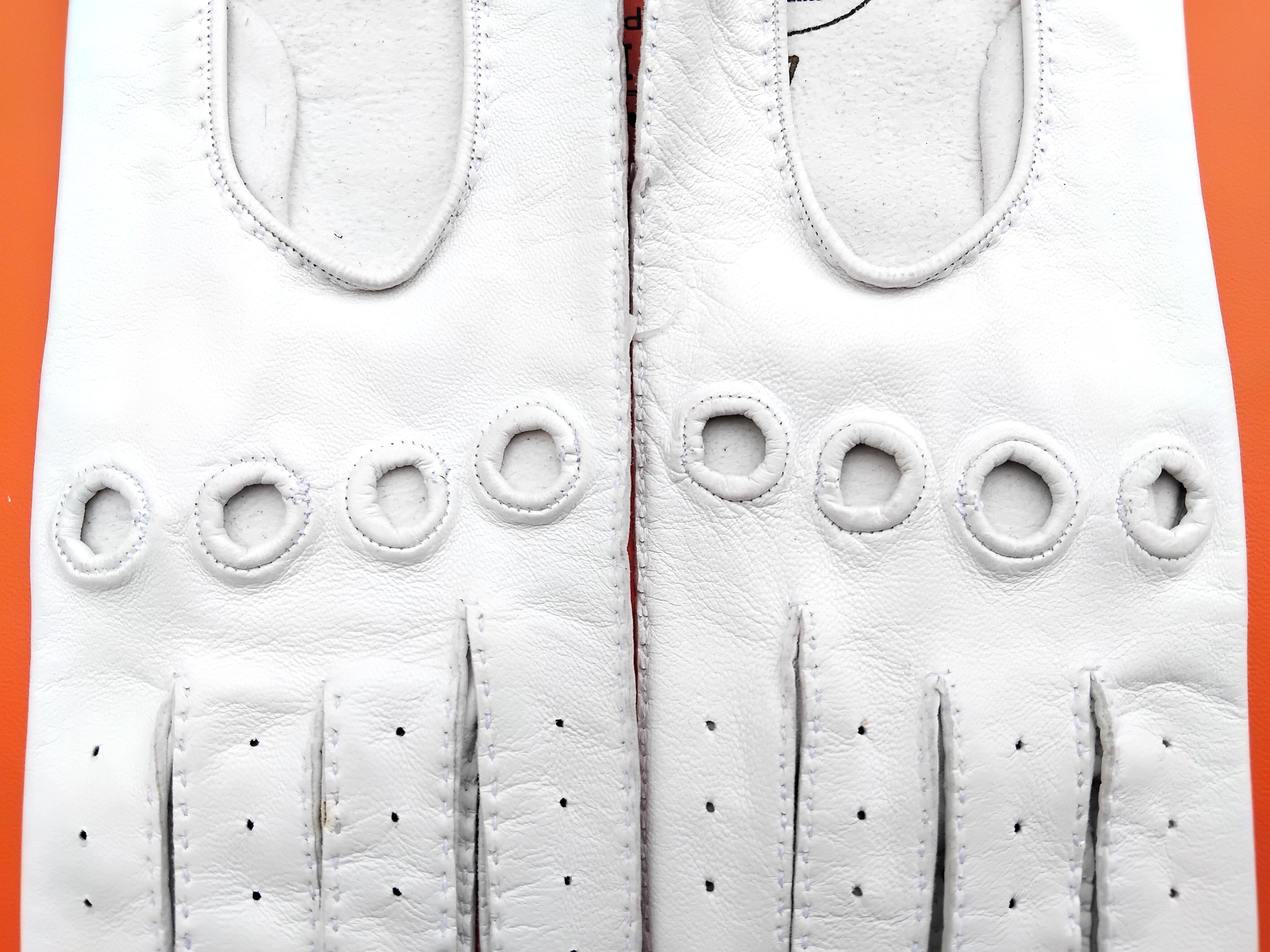Außergewöhnliche Hermès Fahrhandschuhe Weißes Leder Größe 7 Damen im Angebot