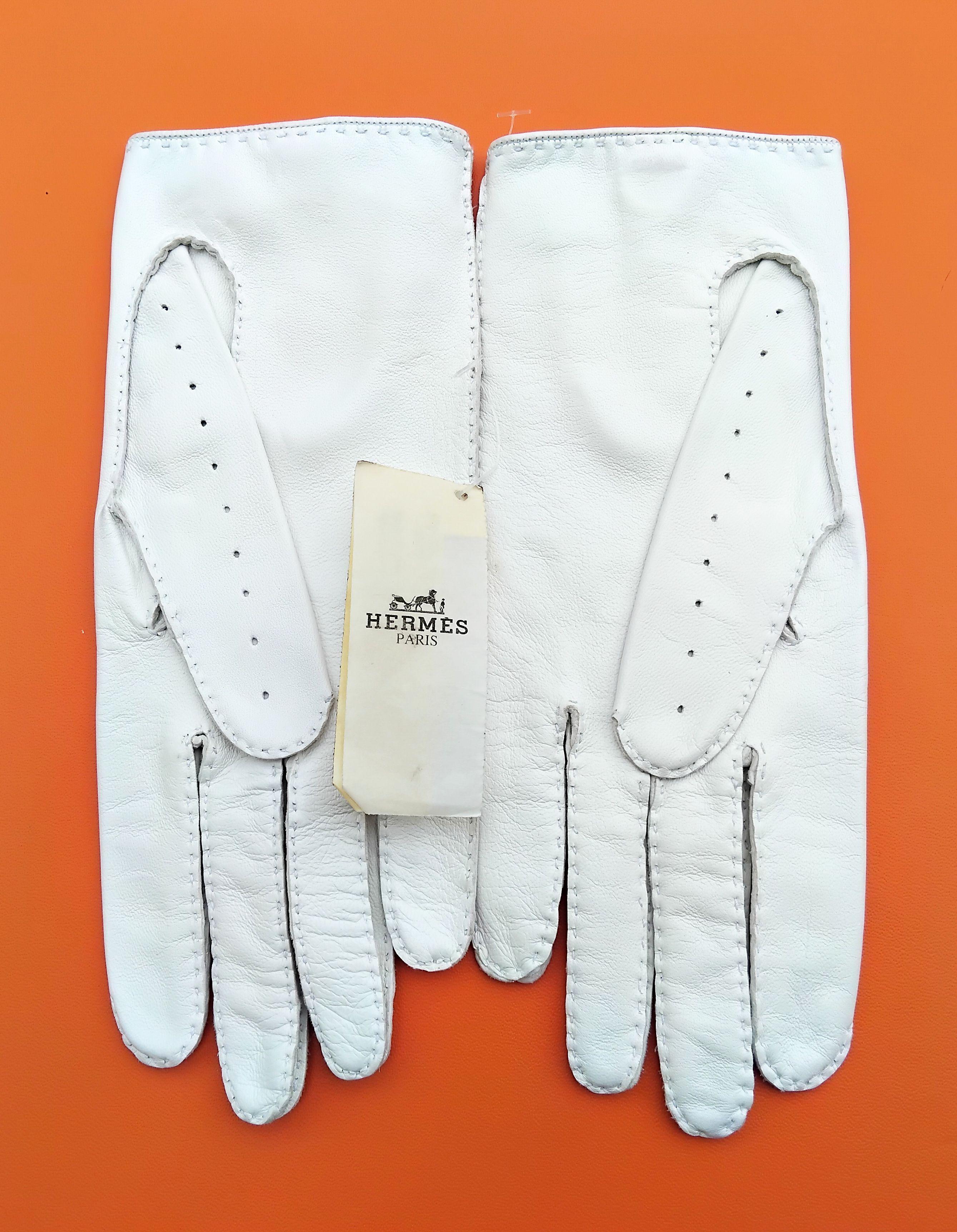 Exceptional Hermès Driving Gloves White Leather Size 7 For Sale 3