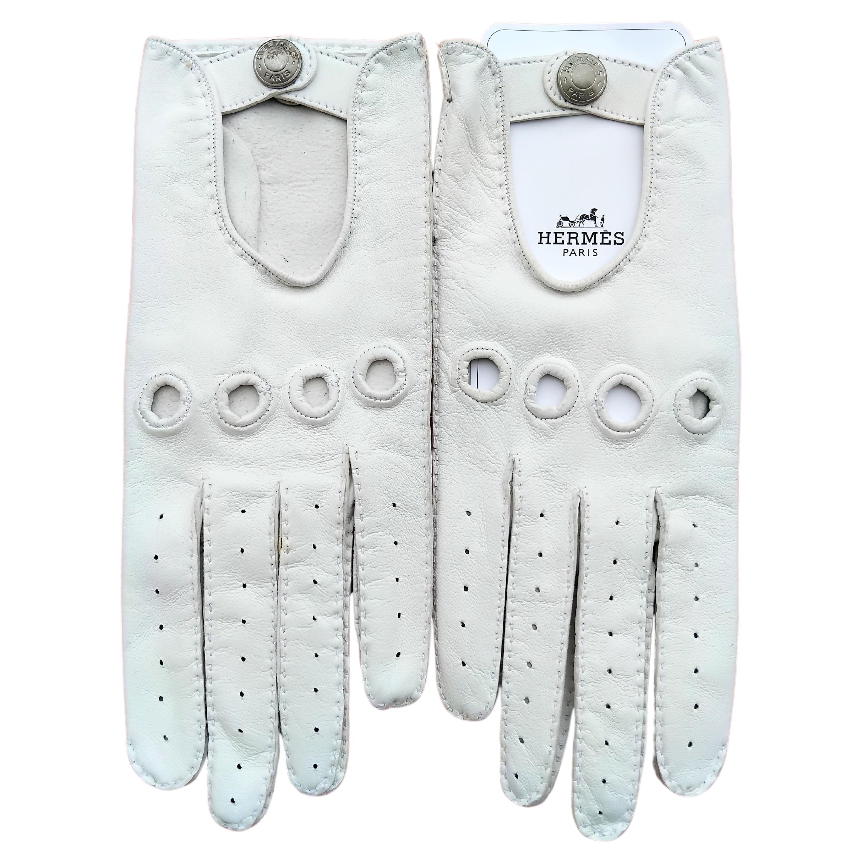 Exceptional Hermès Driving Gloves White Leather Size 7 For Sale