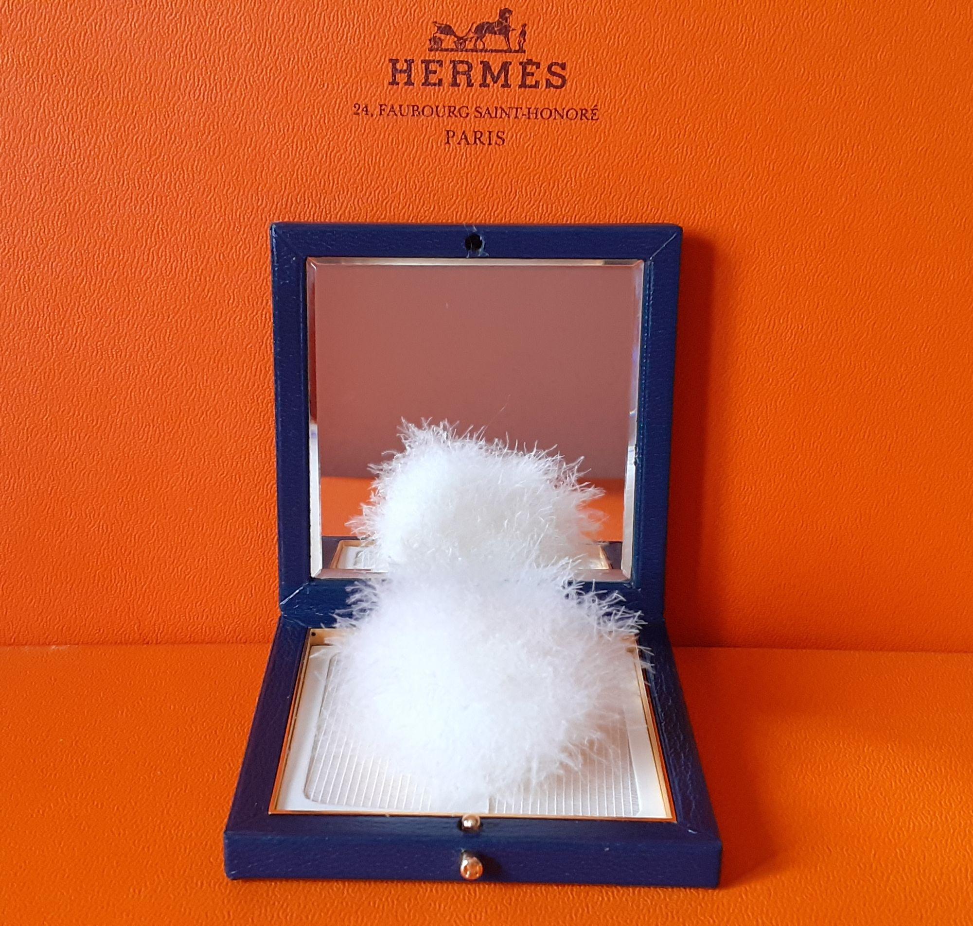 Außergewöhnliche Hermès Emaille und Leder Puder Kompakt Brise de Charme Fan im Angebot 7