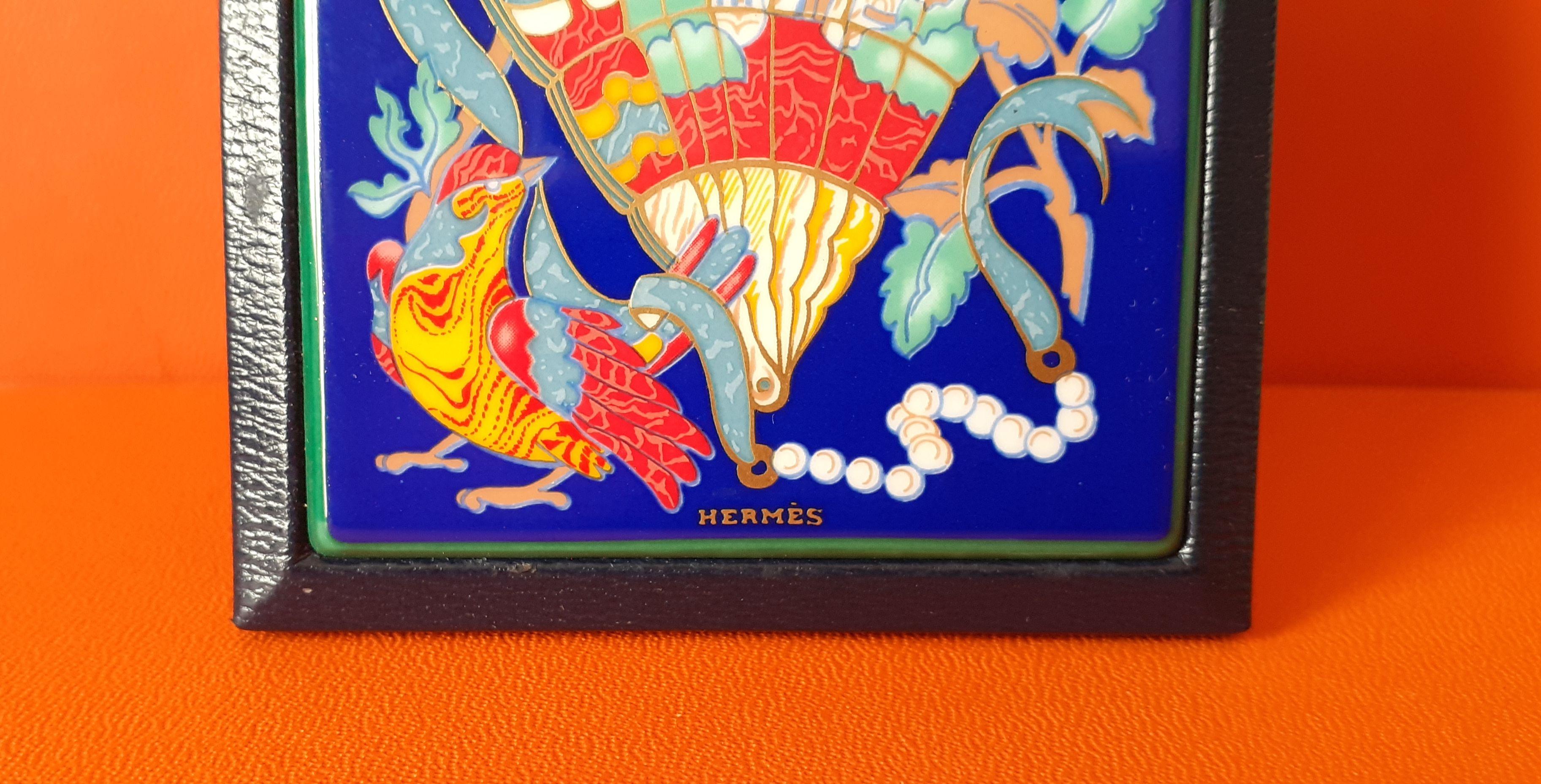 Exceptional Hermès Enamel and Leather Powder Compact Brise de Charme Fan For Sale 5