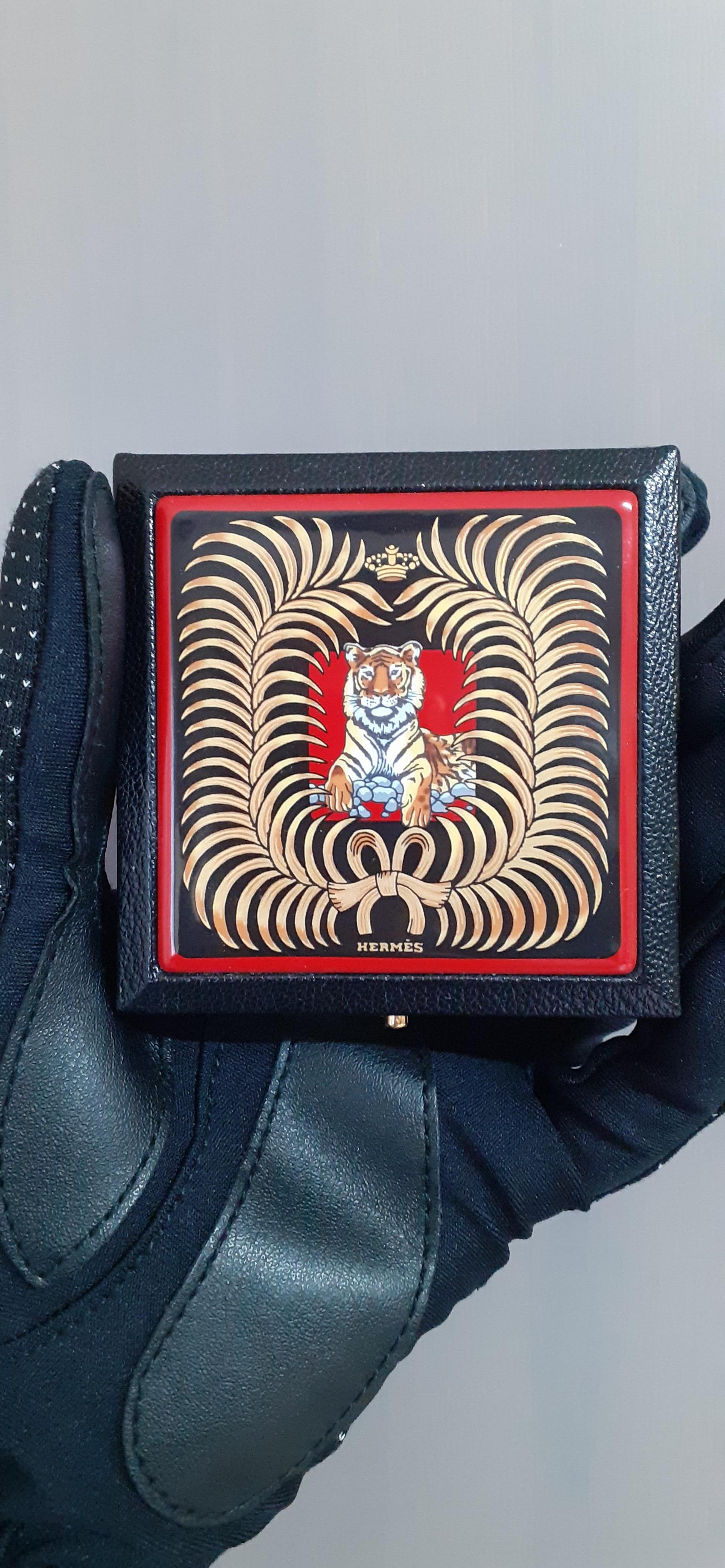 Exceptional Hermès Enamel and Leather Powder Compact Tigre Royal Print RARE For Sale 7