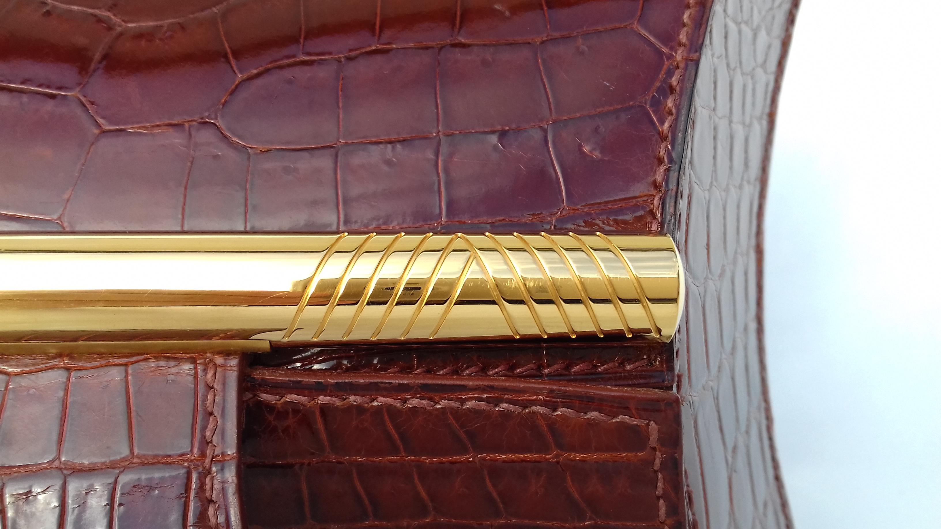 Außergewöhnliche Hermès Handtasche Geldbörse Clutch in Brown Krokodil Ghw Selten im Angebot 7