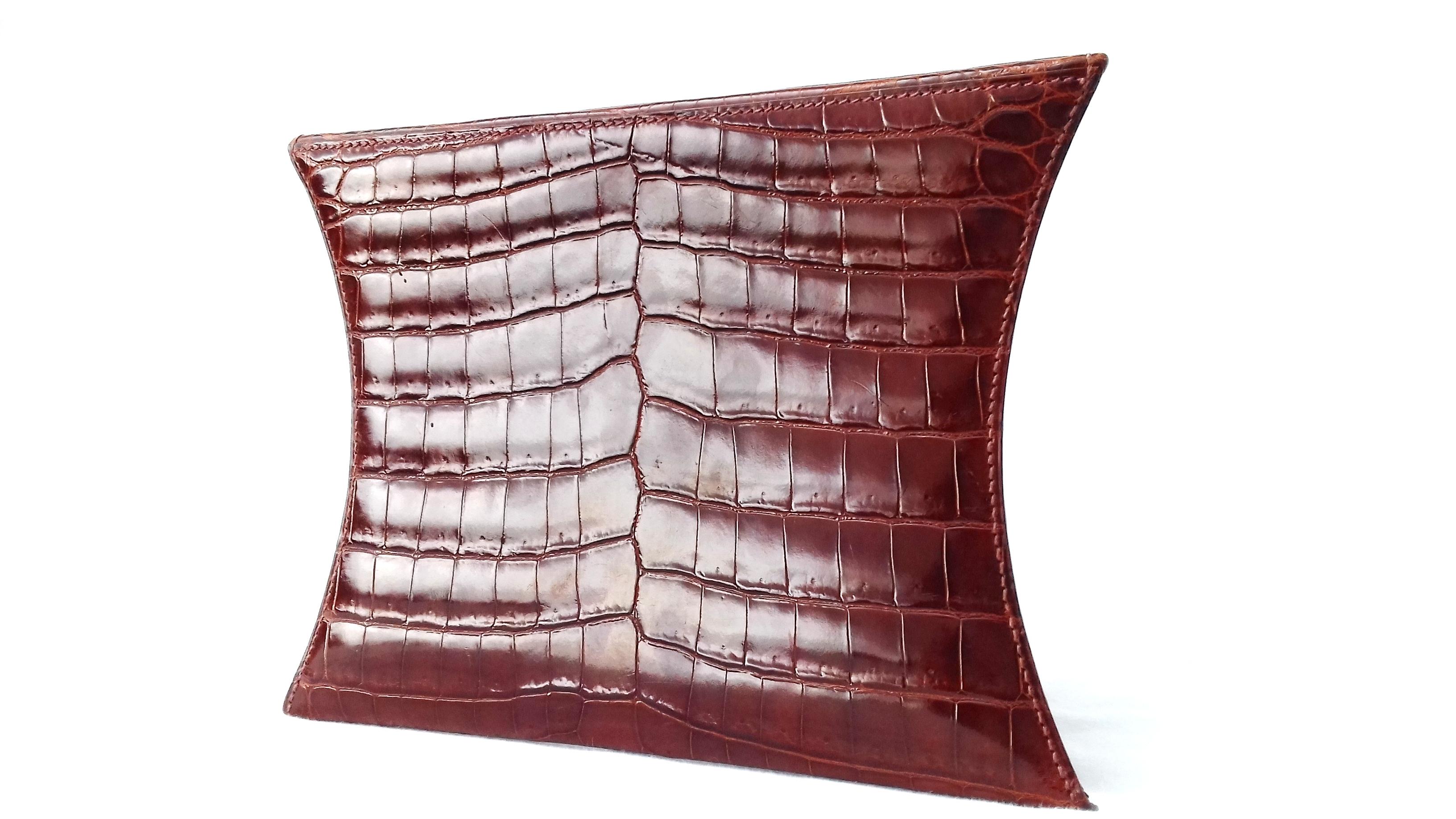 Außergewöhnliche Hermès Handtasche Geldbörse Clutch in Brown Krokodil Ghw Selten im Angebot 1
