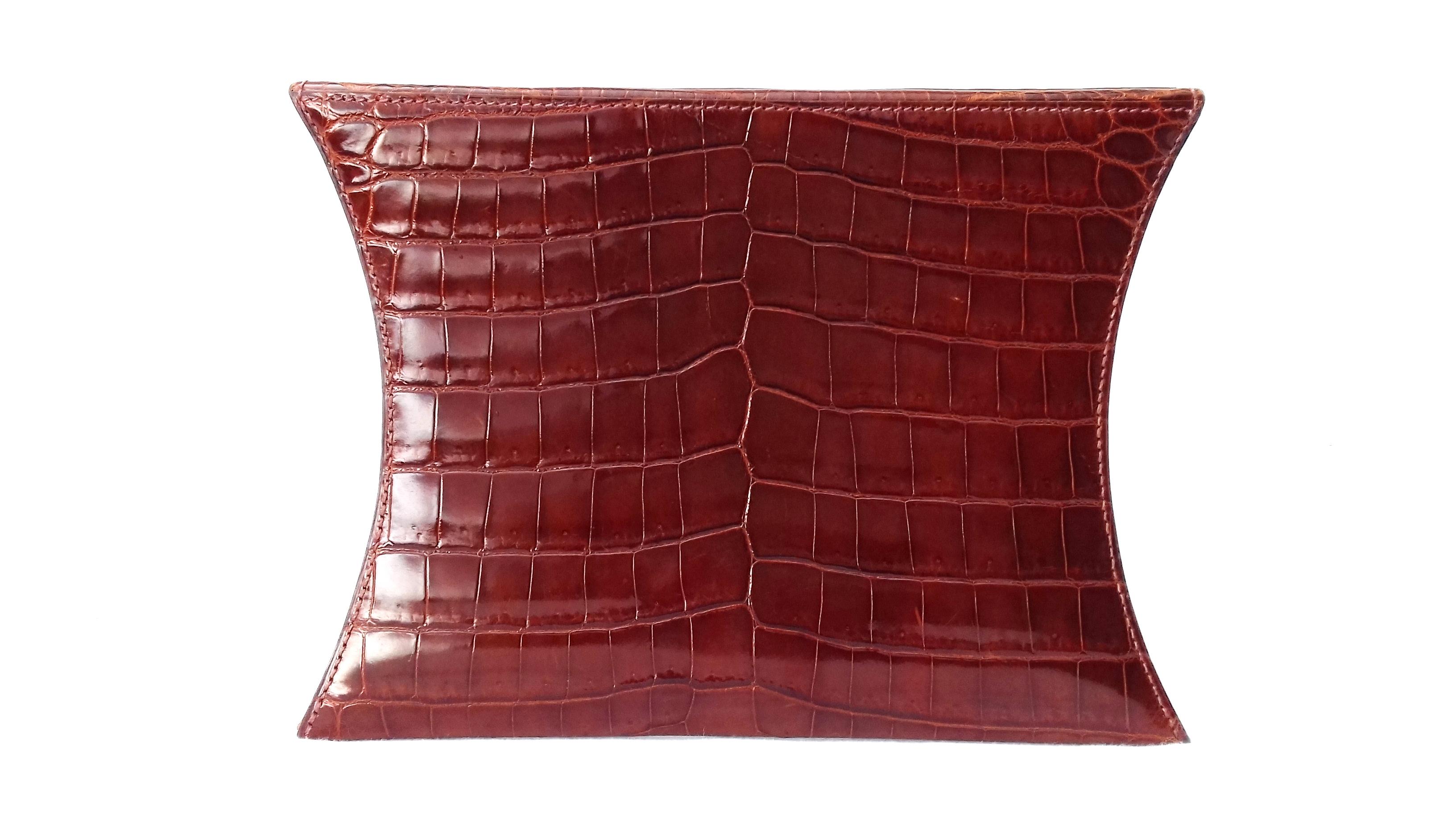 Außergewöhnliche Hermès Handtasche Geldbörse Clutch in Brown Krokodil Ghw Selten im Angebot 2
