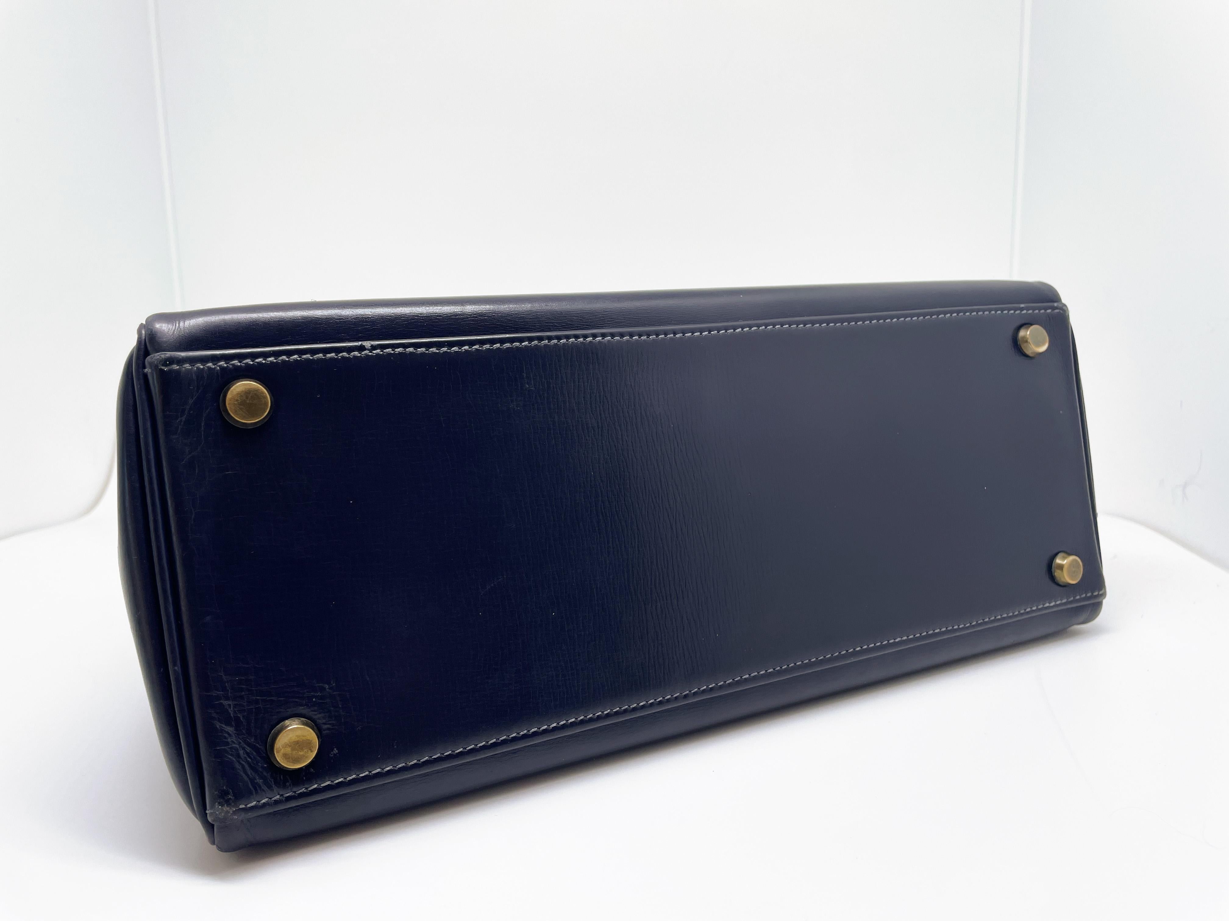 Exceptional Hermès Kelly bag 28 returned in navy box leather 8