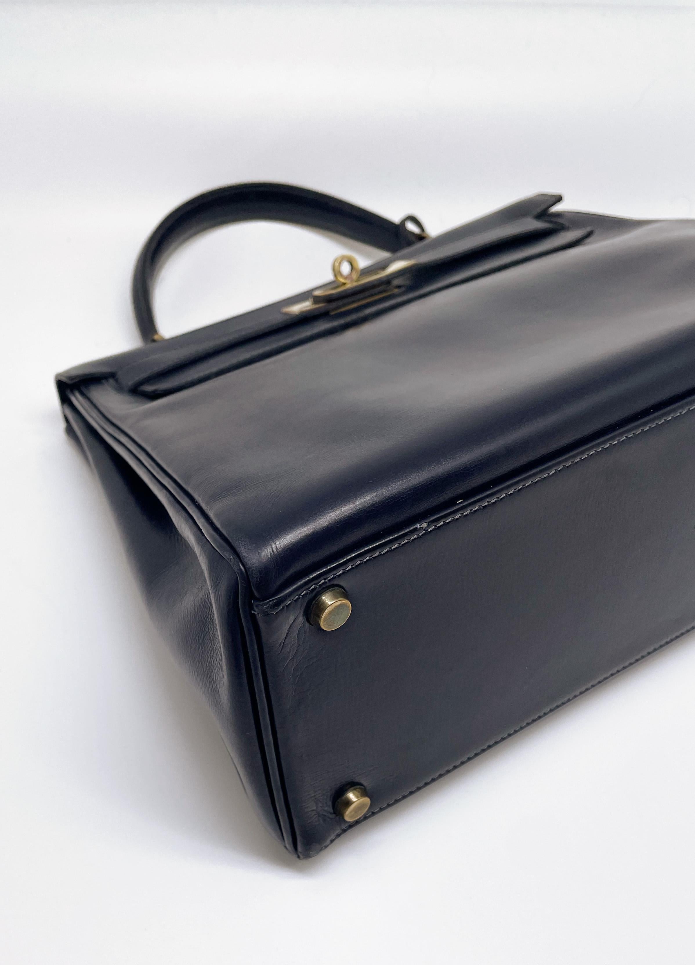 Exceptional Hermès Kelly bag 28 returned in navy box leather 9