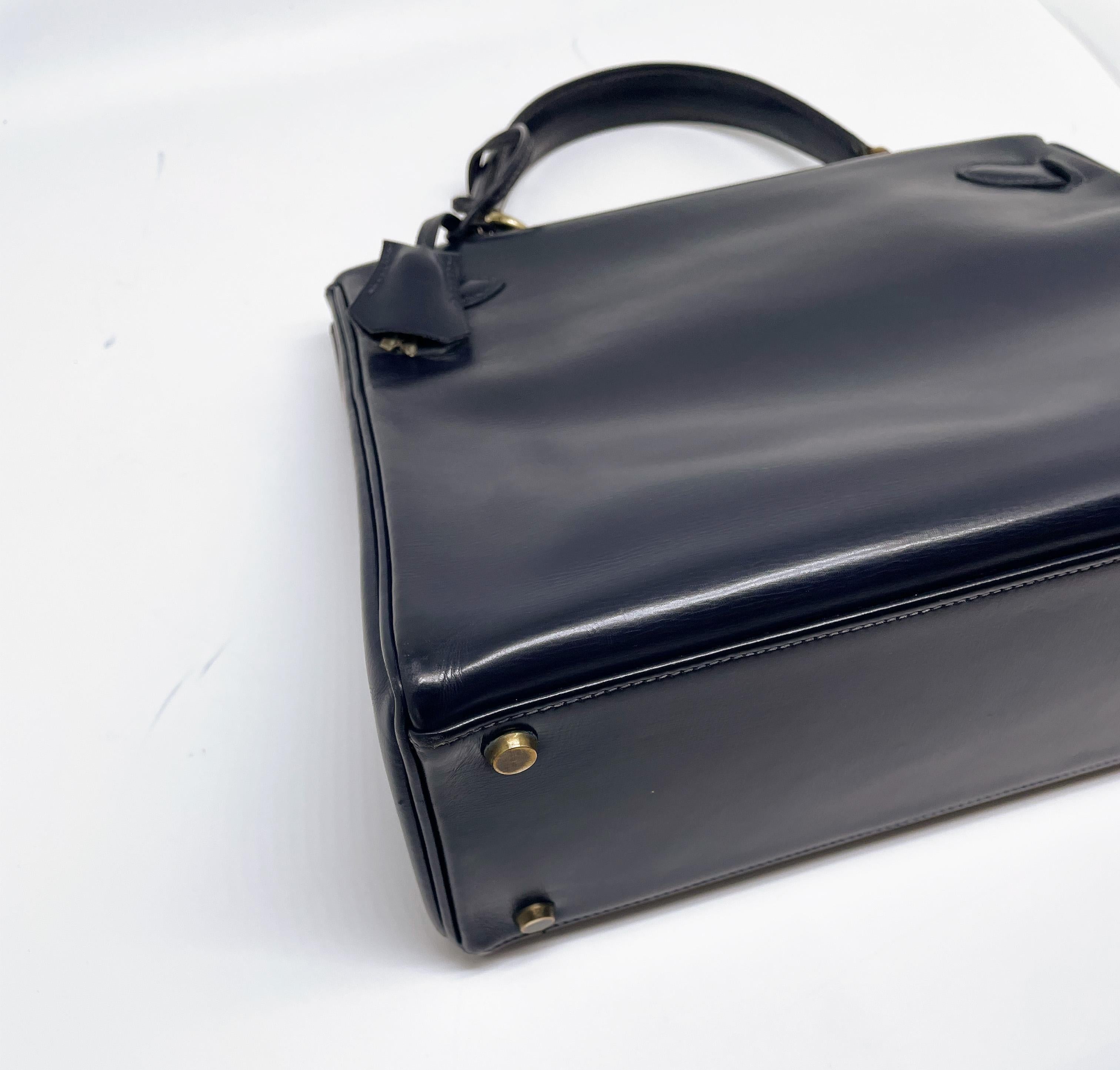 Eccezionale borsa Hermès Kelly 28 restituita in pelle di scatola blu navy 11