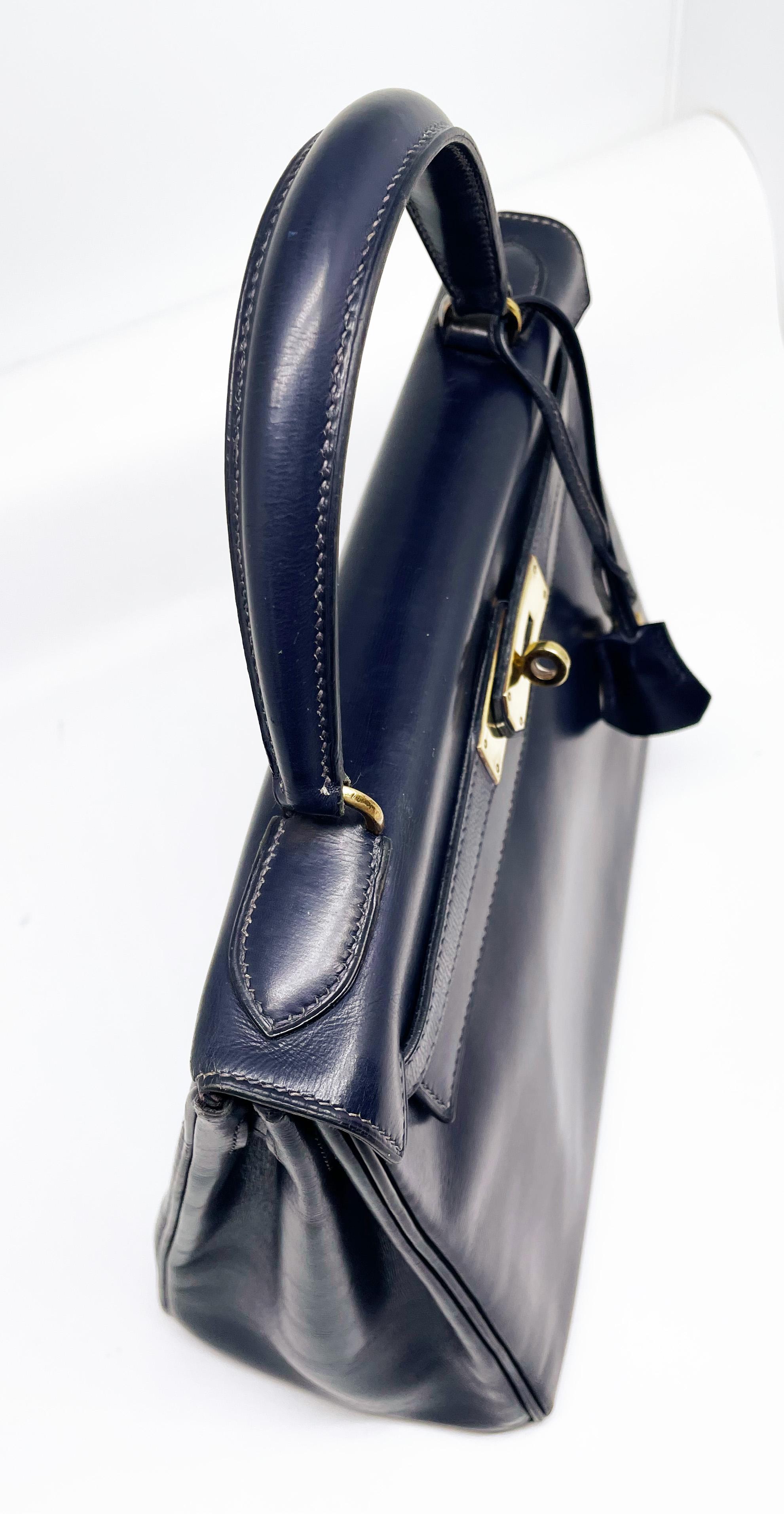 Außergewöhnliche Hermès Kelly Tasche 28 zurück in Marine Box Leder für Damen oder Herren