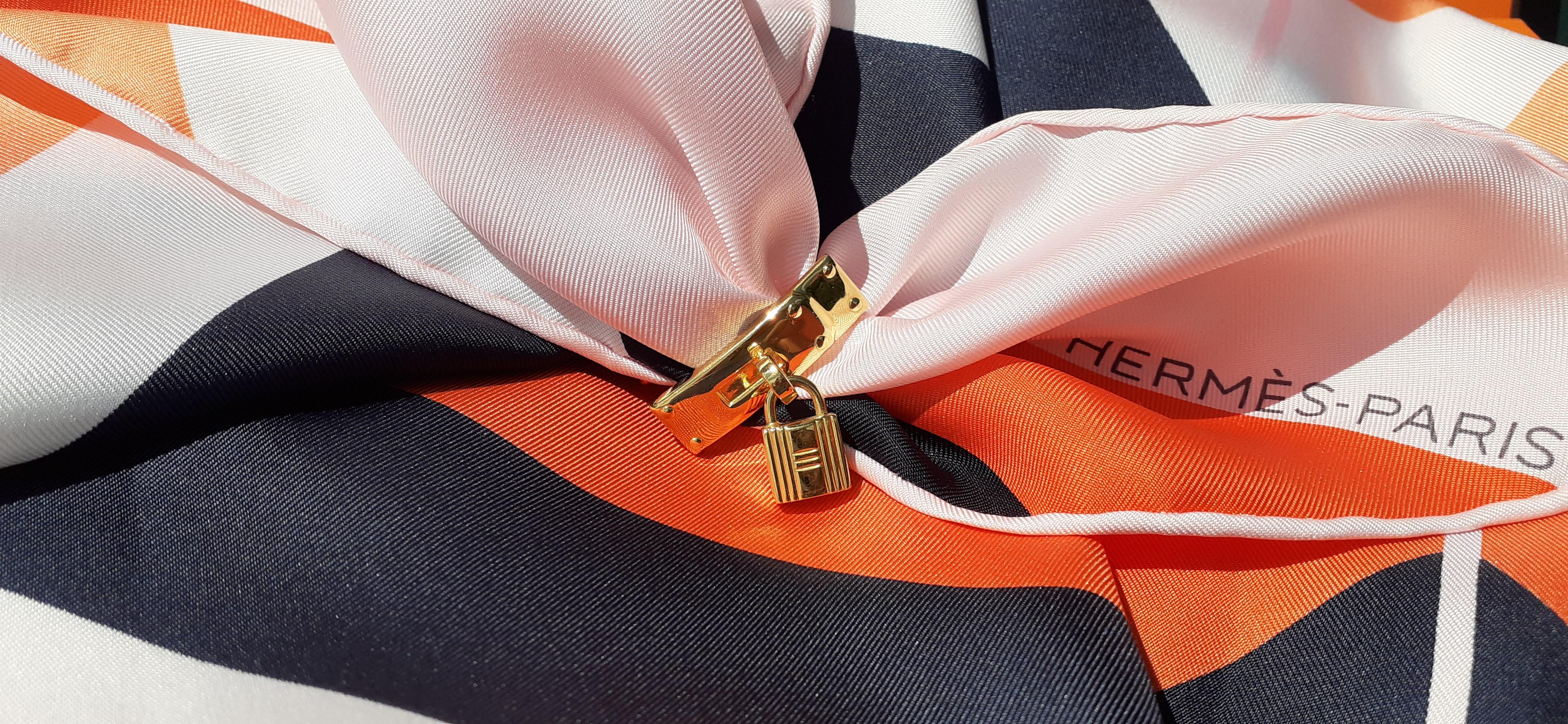 Exceptionnelle bague Hermès Kelly en forme d'écharpe à fermoir avec cadenas Ghw en vente 9