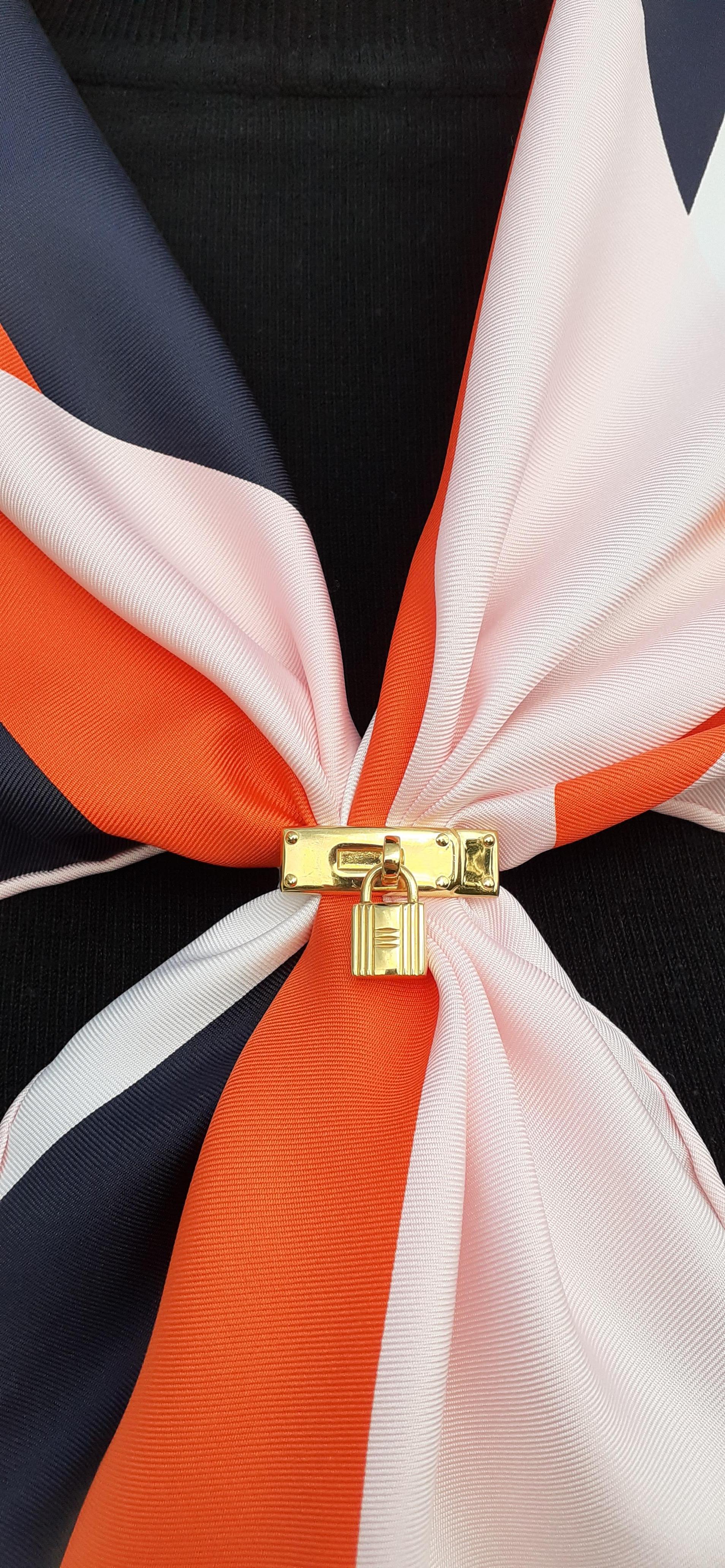 Außergewöhnlicher Hermès Kelly Schalring in Form eines Schließes mit Klappverschluss und Vorhängeschloss Ghw 13