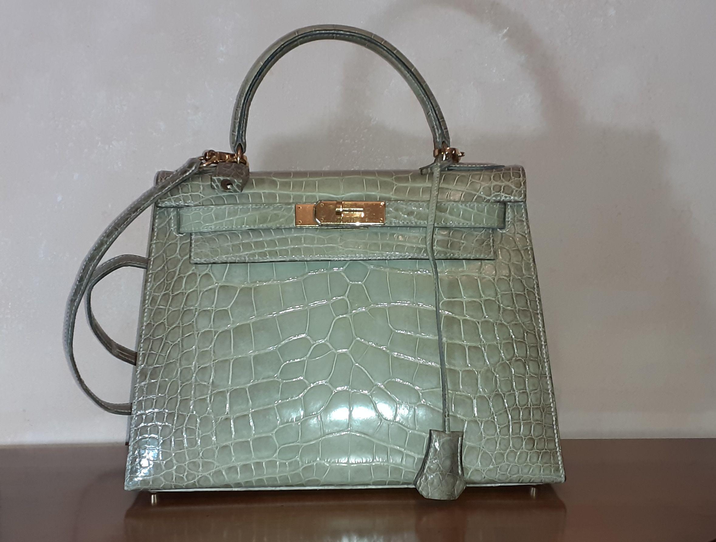 Gray Exceptional Hermès Kelly Sellier Bag Shiny Vert Celadon Natura Alligator Ghw 28