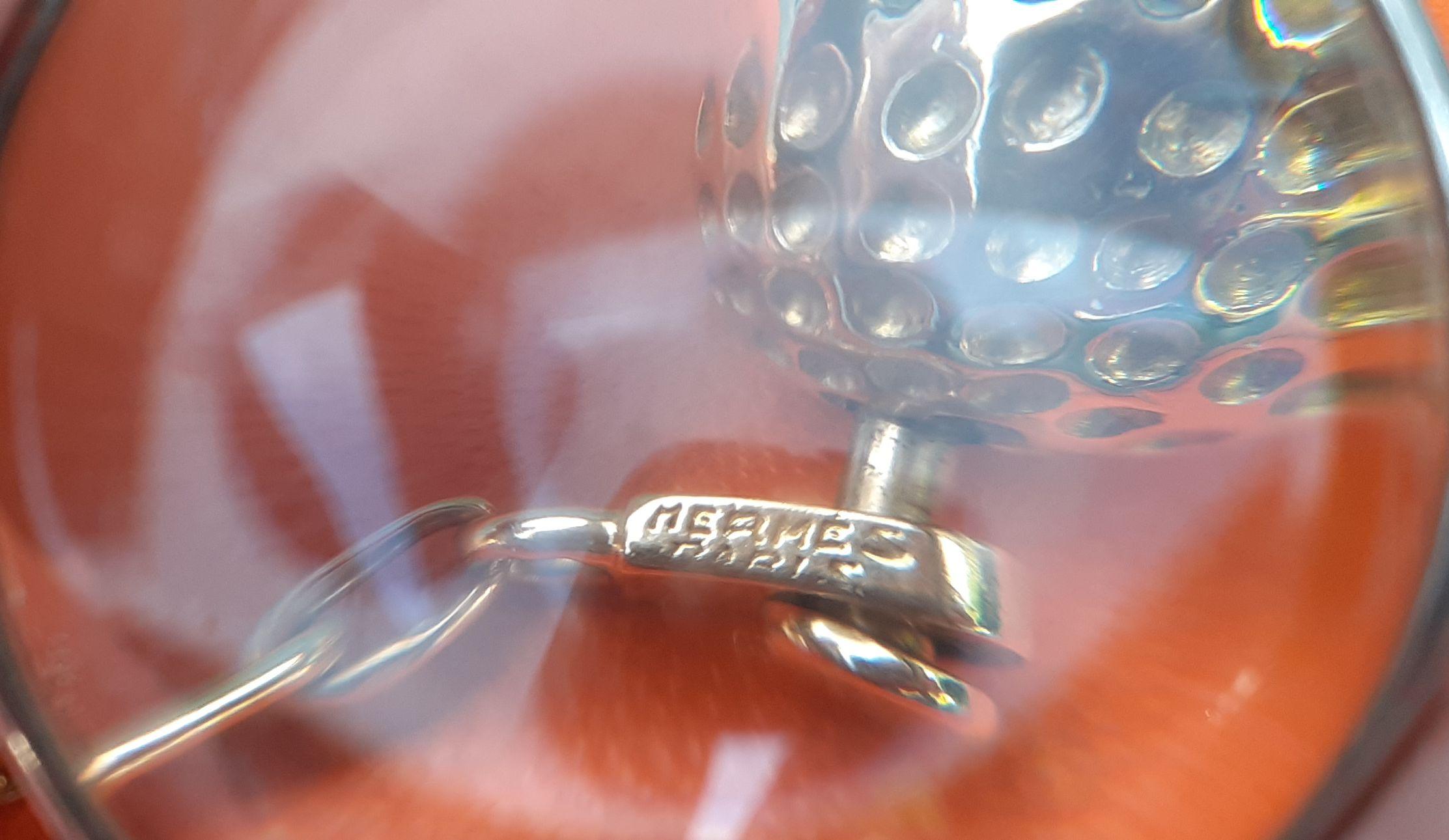 Außergewöhnliche Hermès Schlüsselanhänger Schlüsselanhänger Golf Ball Form in Gelbgold RARE im Angebot 3