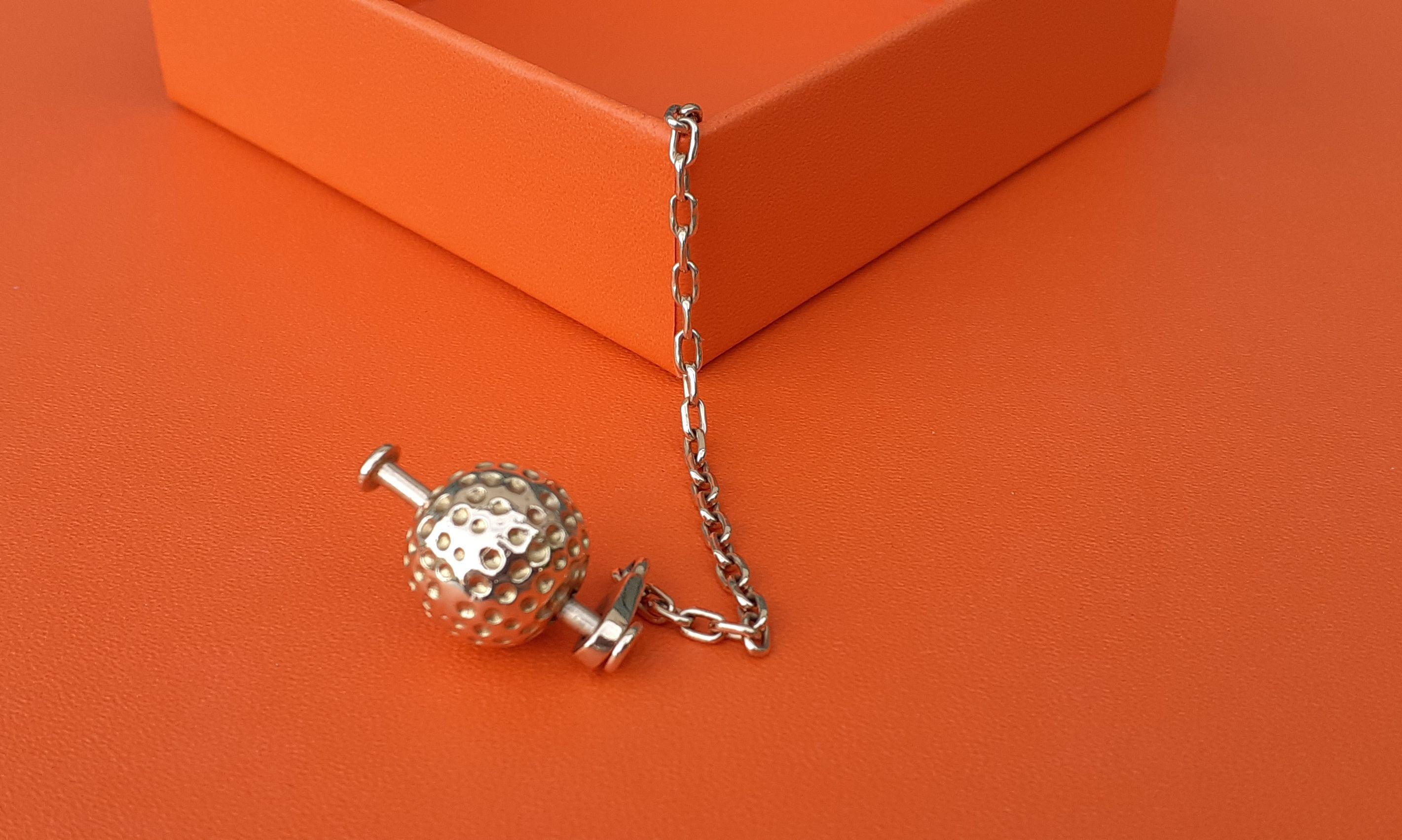 Exceptional Hermès Key Holder Keychain Golf Ball Shape in Yellow Gold RARE For Sale 2