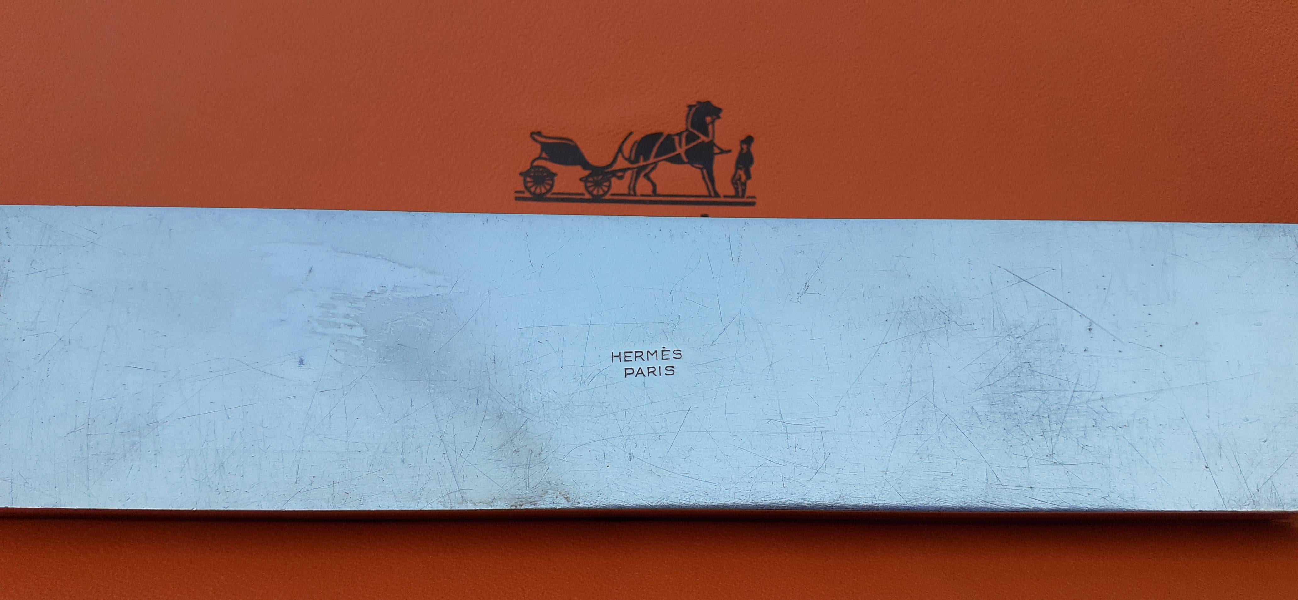 Exceptionnel coffret Hermès ajouré en argent ciselé RARE en vente 5