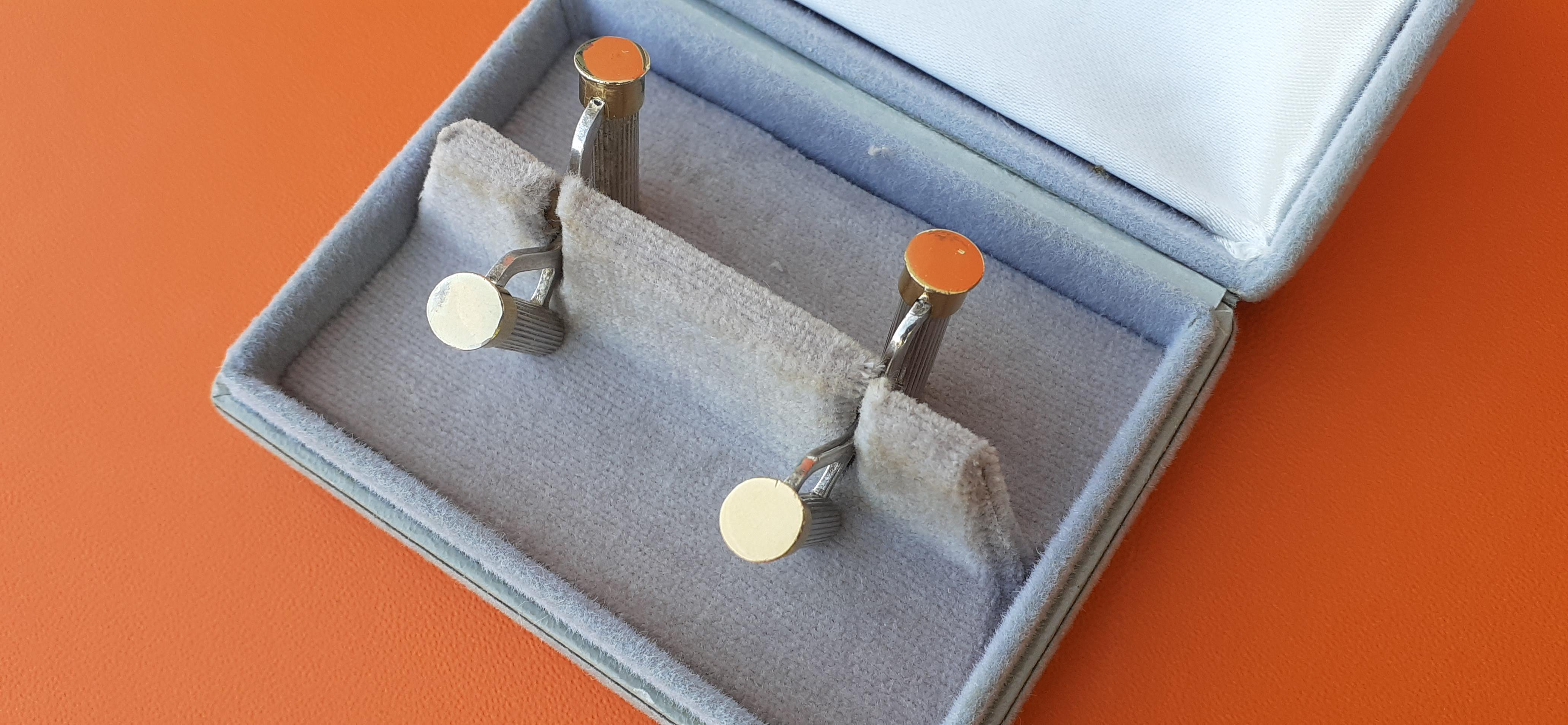 Exceptionnelle paire de boutons de manchette Hermès en forme de douille de fusil à pompe en argent et or. en vente 11