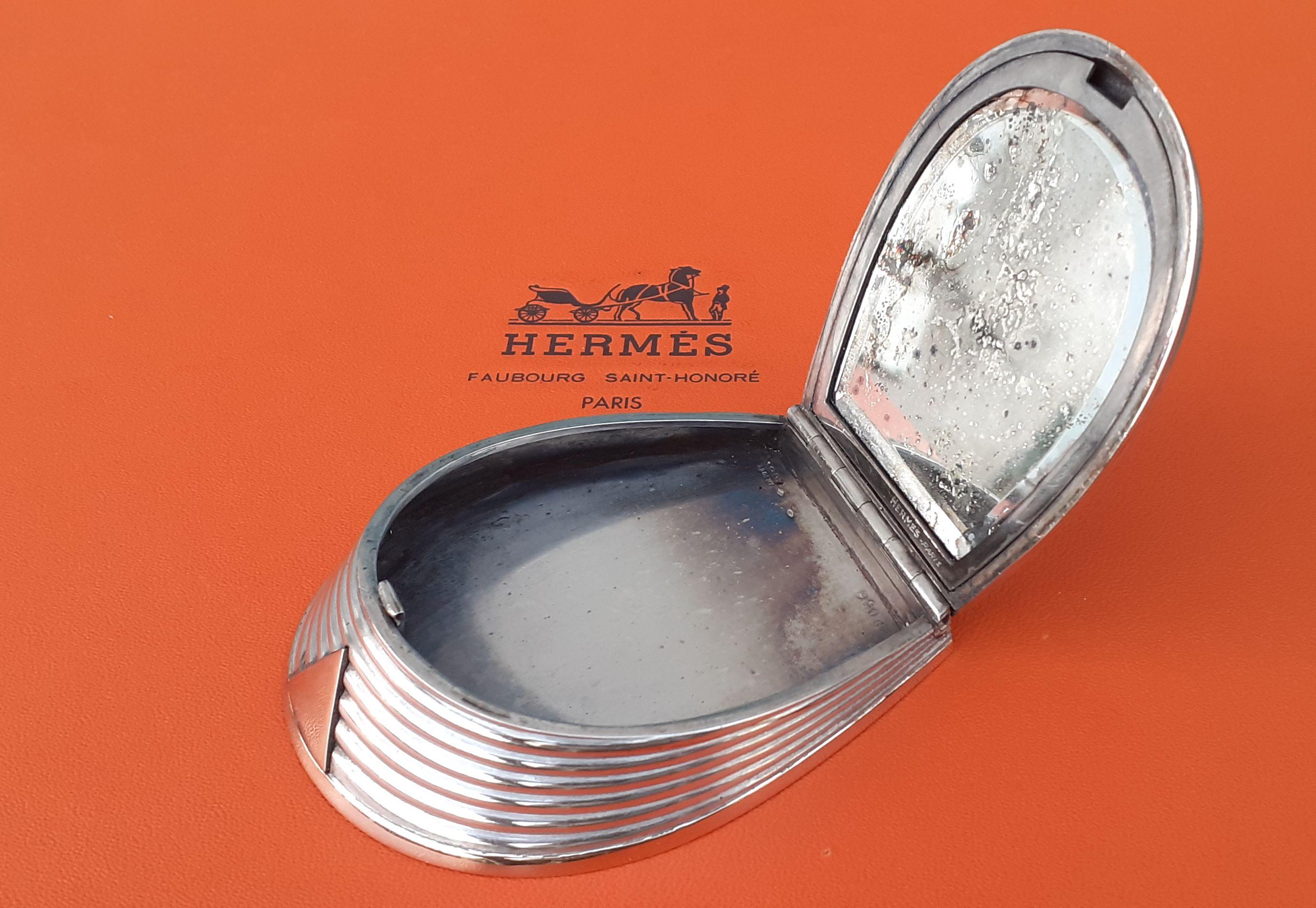 Exceptional Hermès Pill Box Horse Hoof shaped in Silver and Gold Texas For Sale 13
