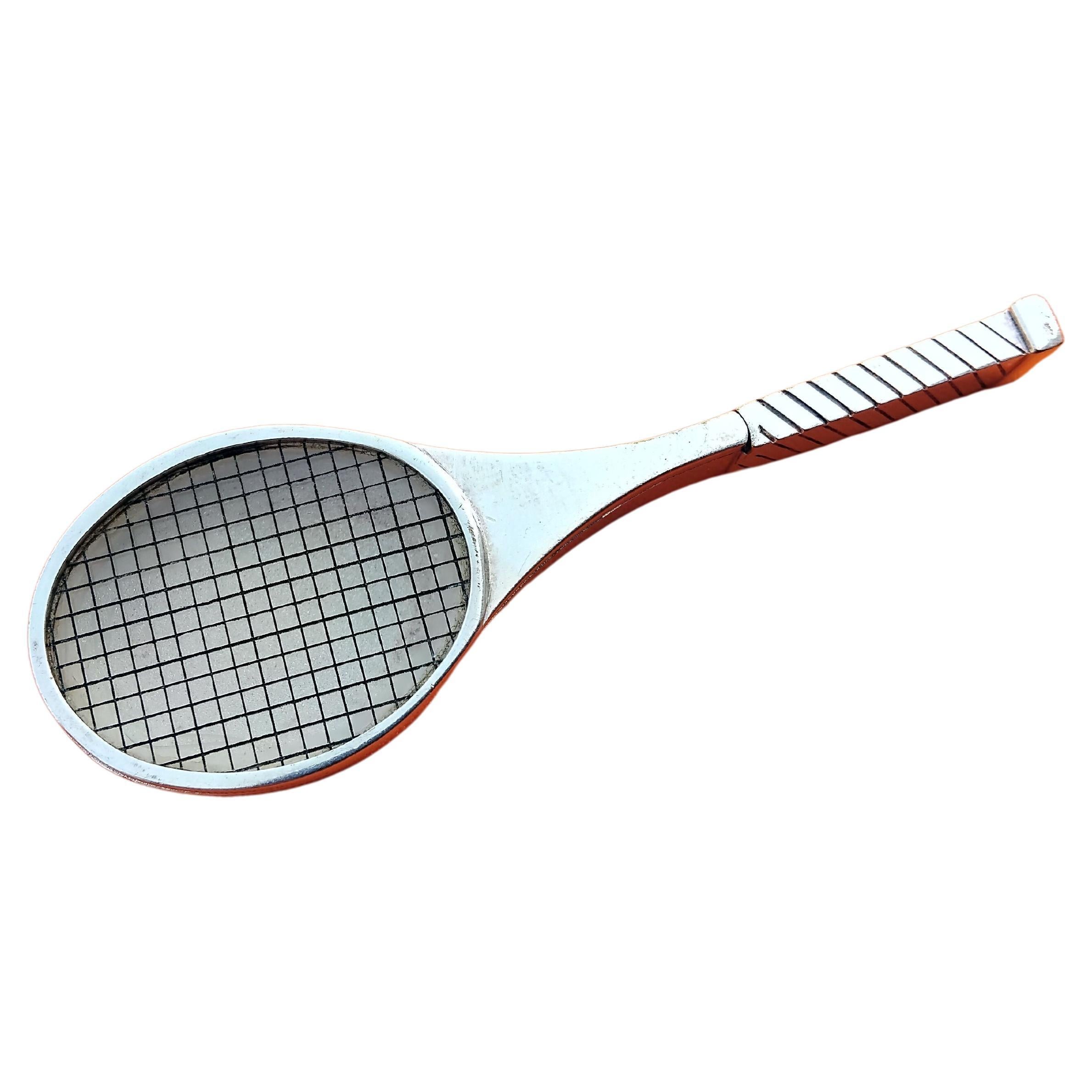 Hermès d'exception  Boîte à pilules en forme de raquette de tennis Rare en vente