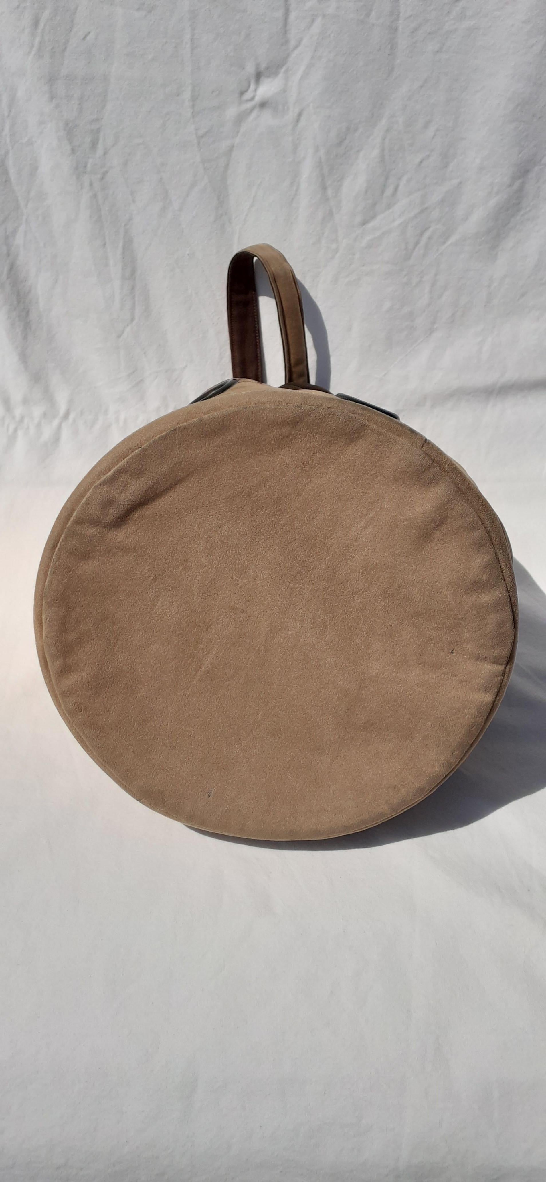 Exceptionnel sac seau Hermès Seau Bucket Bag Suede Dustbag Perles Du Kenya RARE en vente 4