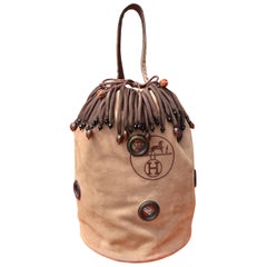 Außergewöhnliche Hermès Sac Seau Bucket Bag Wildleder Staubbeutel Perles Du Kenya SELTEN