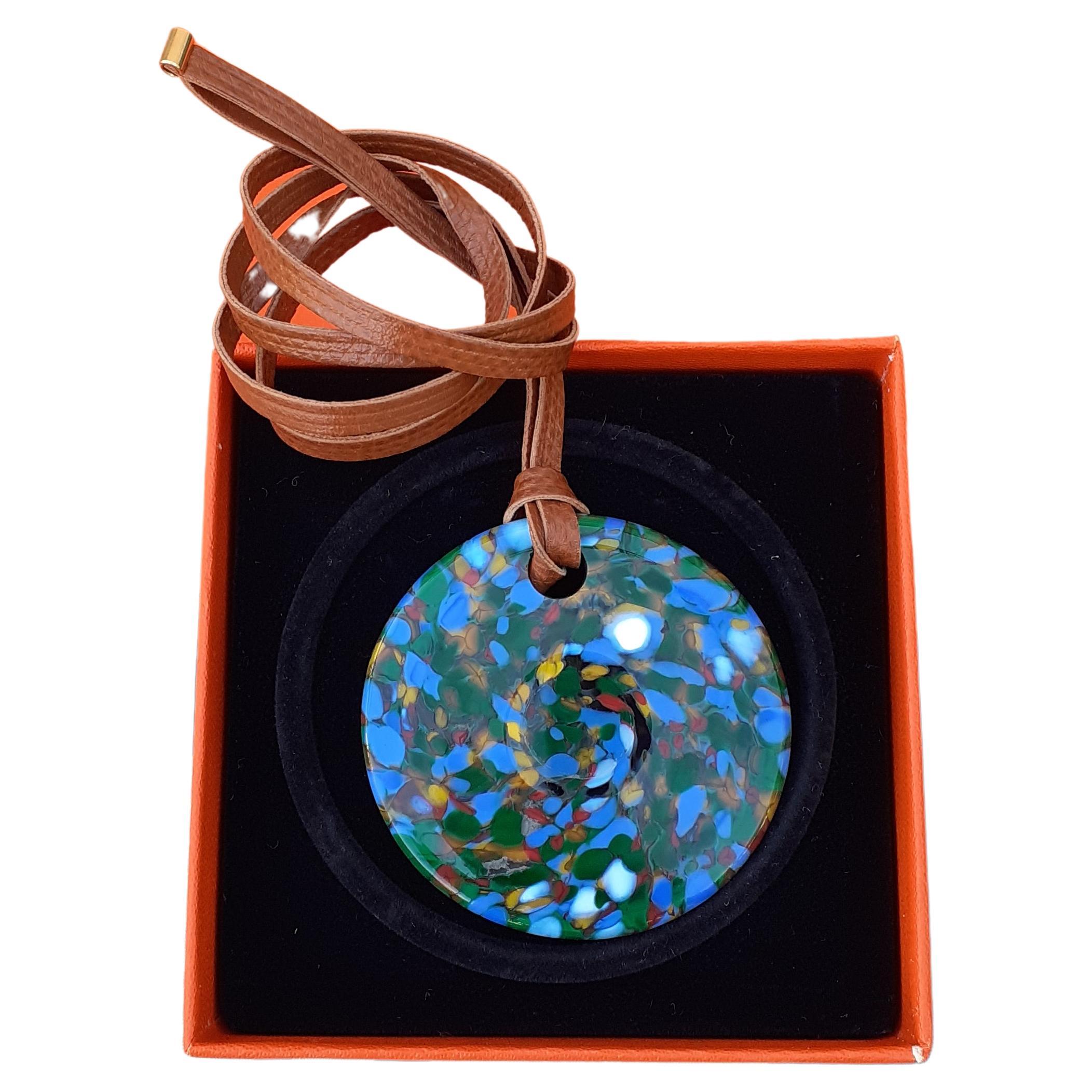 Exceptionnel collier pendentif Hermès Saint Louis en cristal Carriage en vente