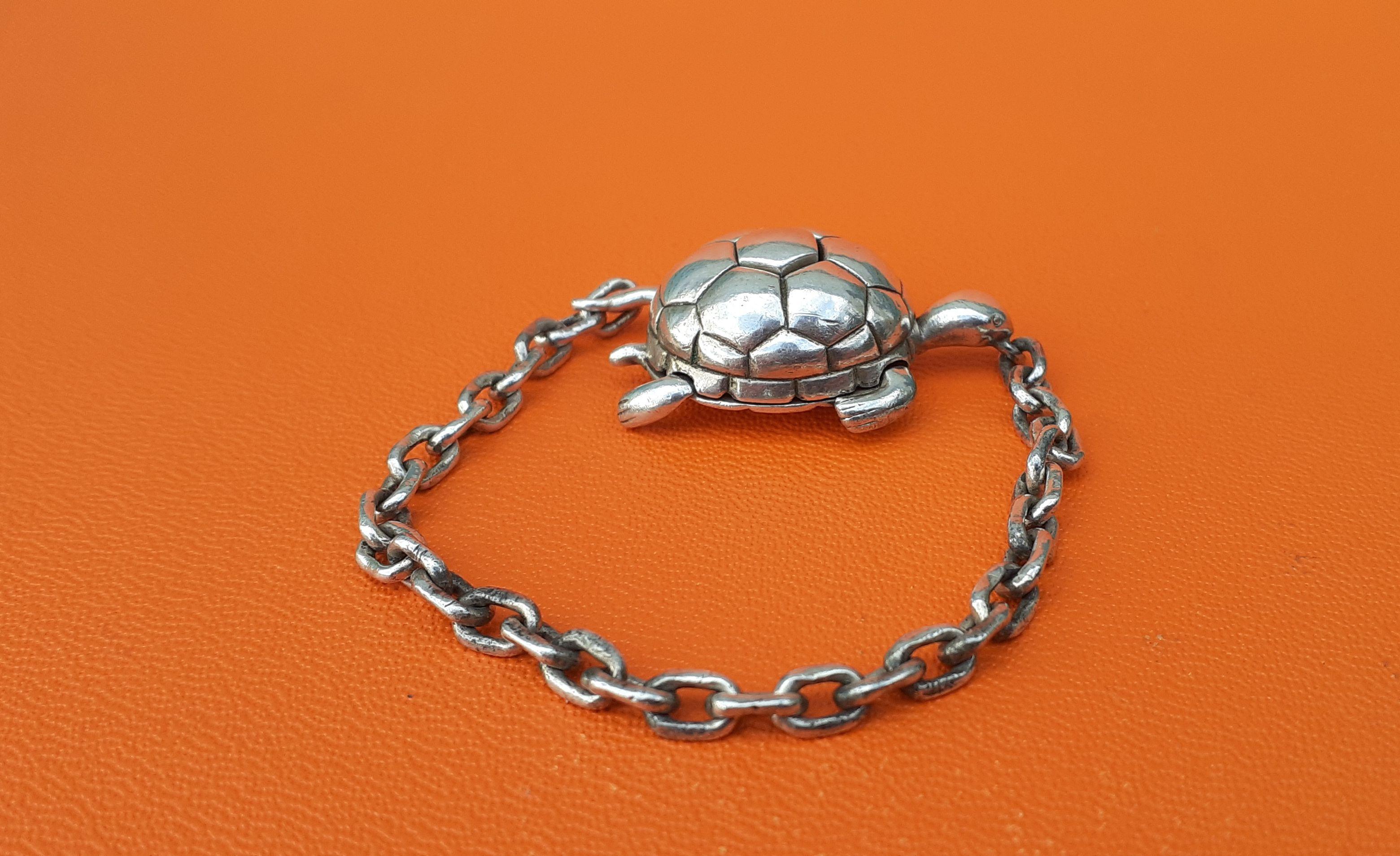 Außergewöhnliche Hermès Secret Mechansim Schildkröte Schlüsselanhänger oder Charme in Silber  im Angebot 3