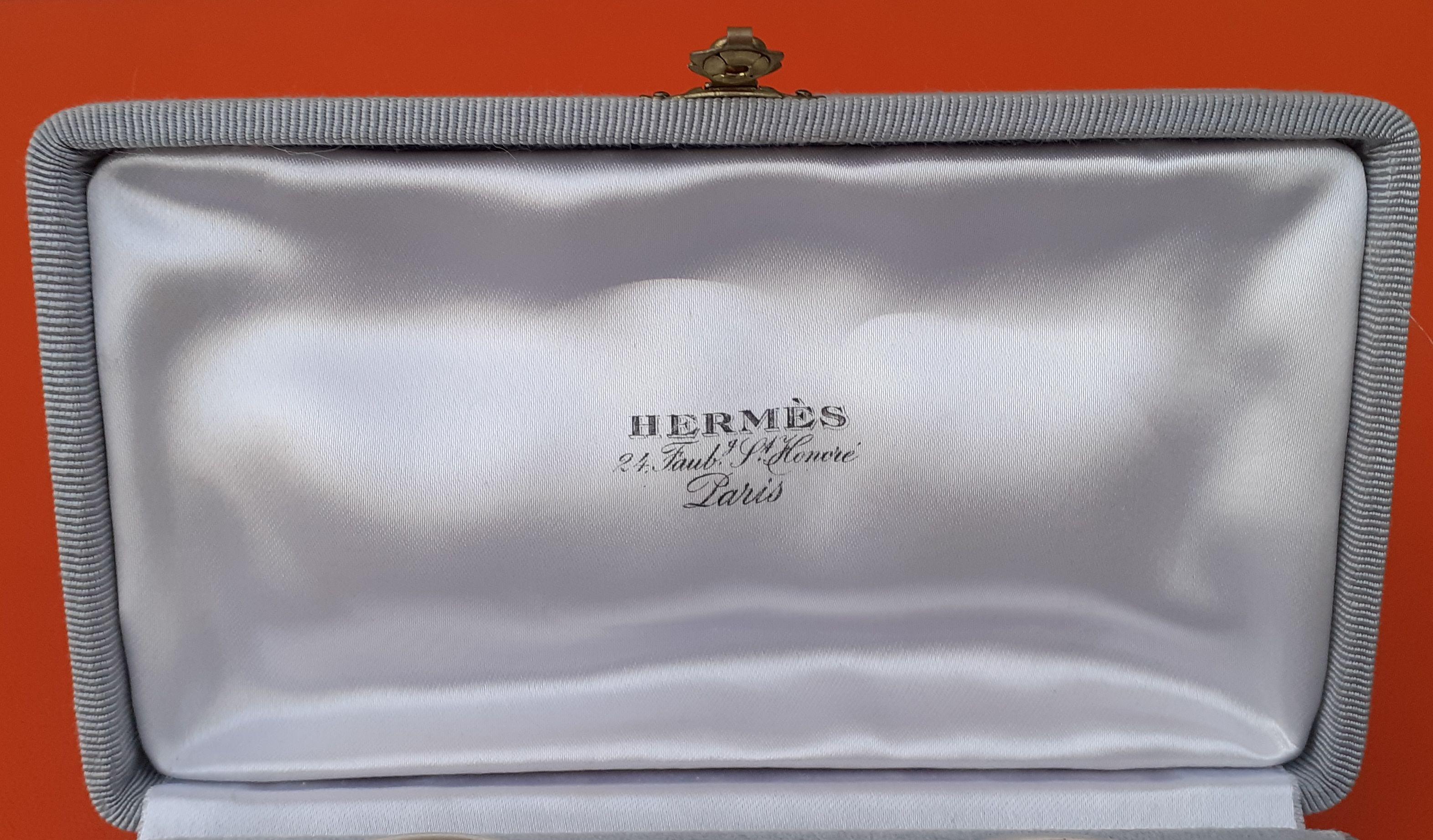 Außergewöhnlicher Hermès Satz von 2 Serviettenringen Steigbügel in Silber vergoldet Texas geformt für Damen oder Herren im Angebot