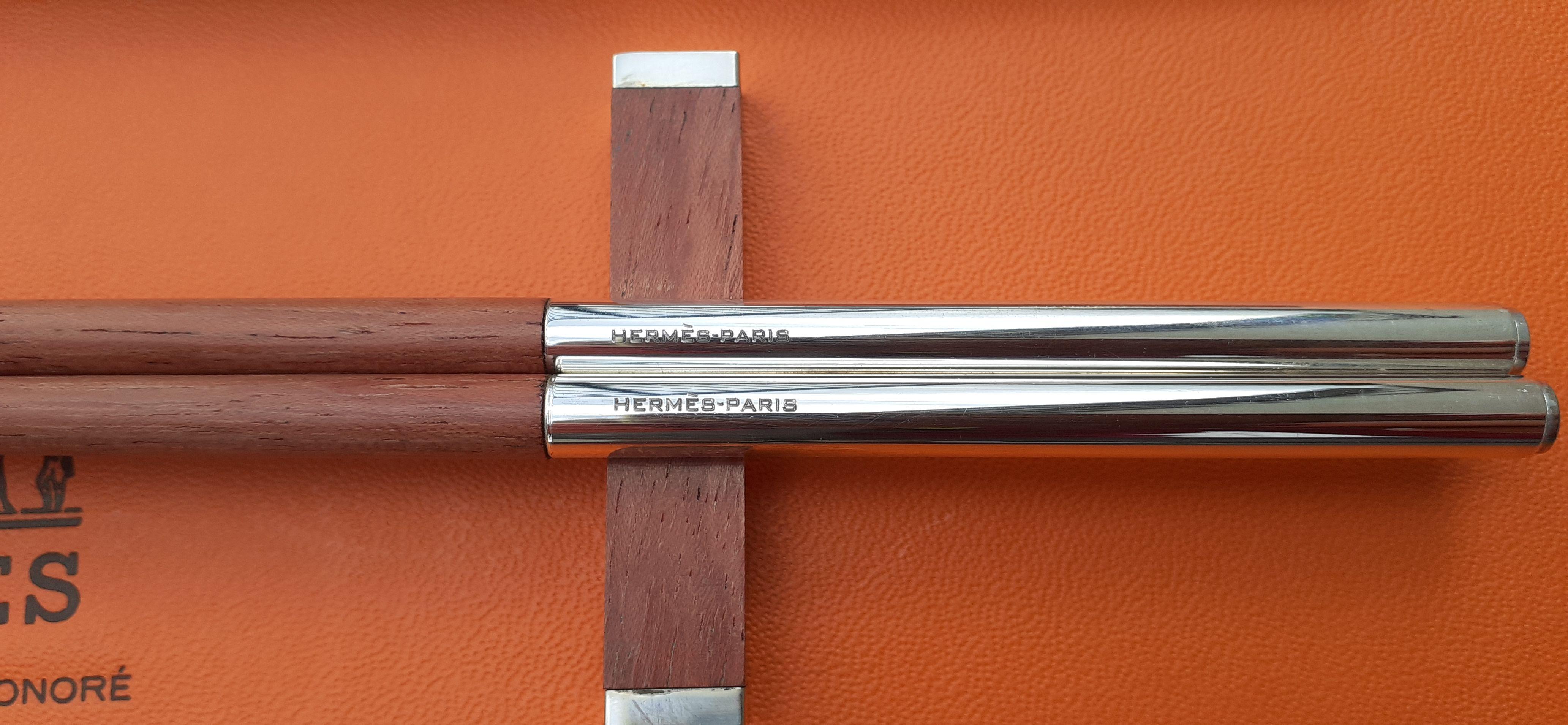 Exceptional Hermès Set of 2 pairs of Chopsticks in wood For Sale 4
