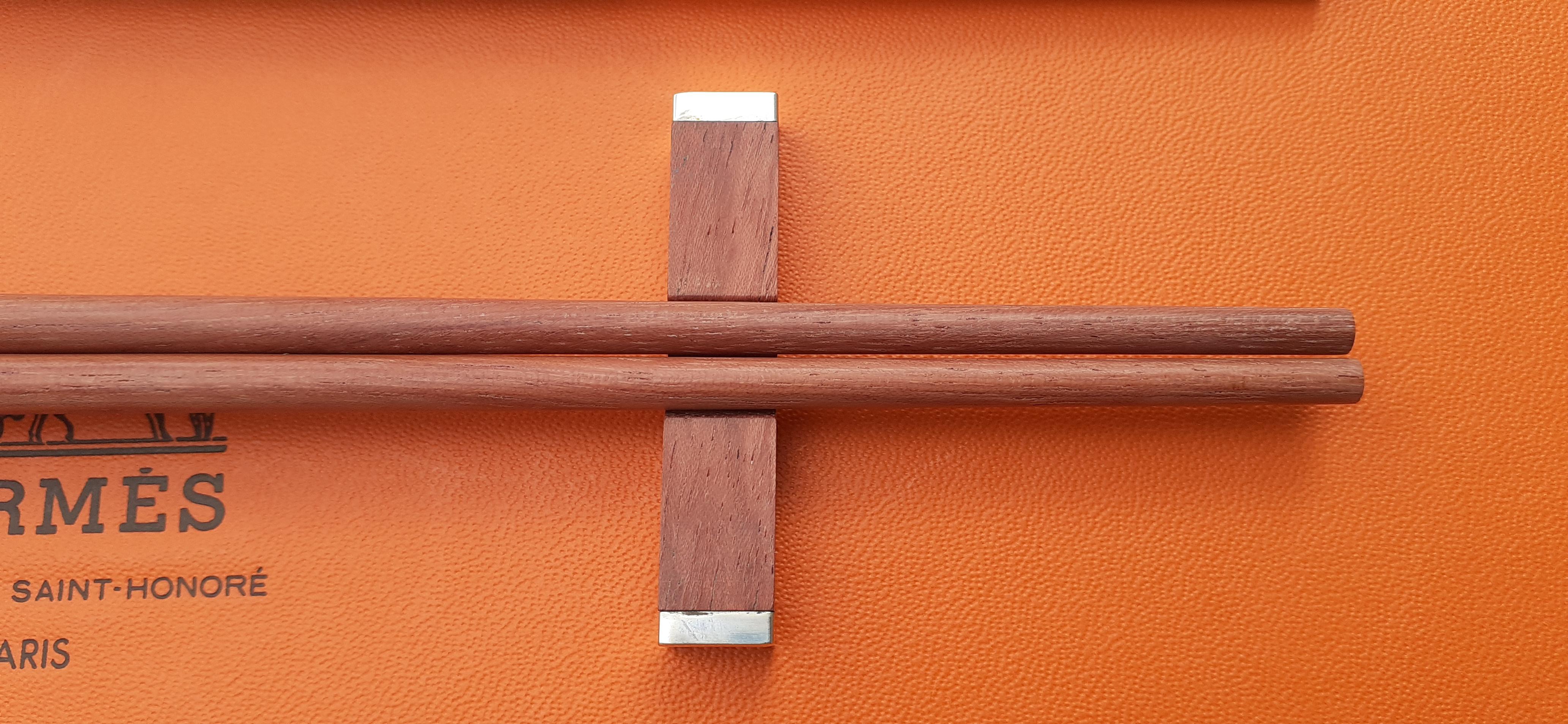 Exceptional Hermès Set of 2 pairs of Chopsticks in wood For Sale 5