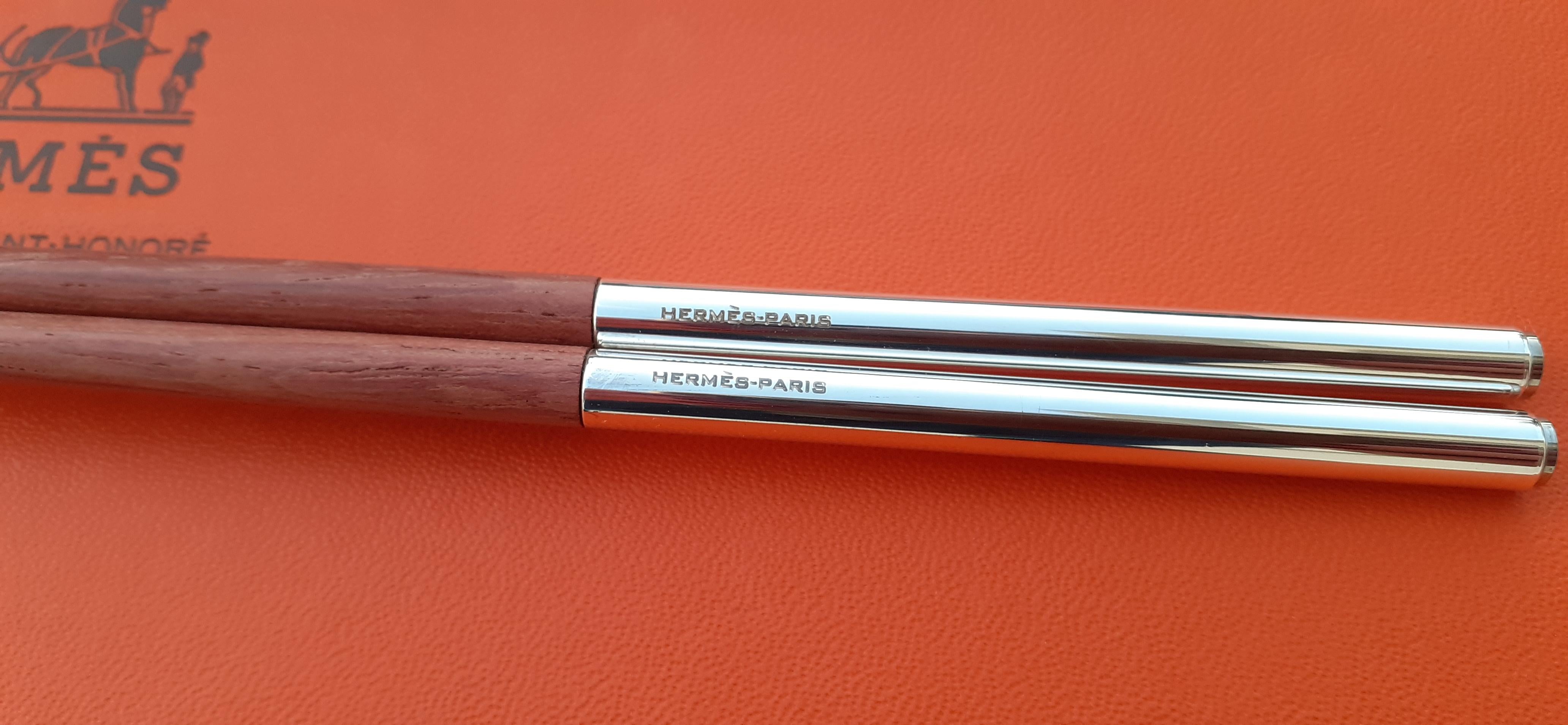 Exceptional Hermès Set of 2 pairs of Chopsticks in wood For Sale 1