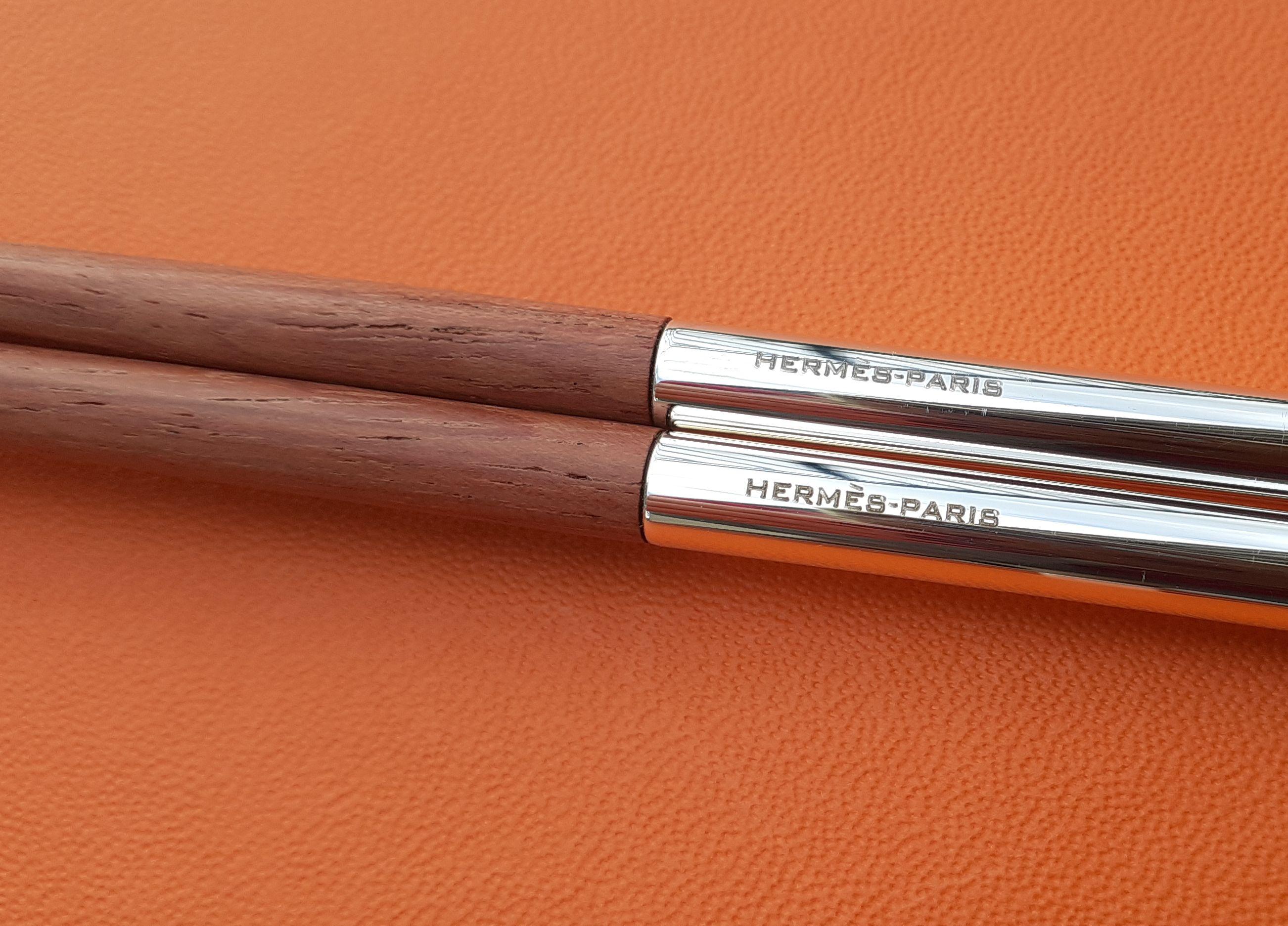 Exceptional Hermès Set of 2 pairs of Chopsticks in wood For Sale 3