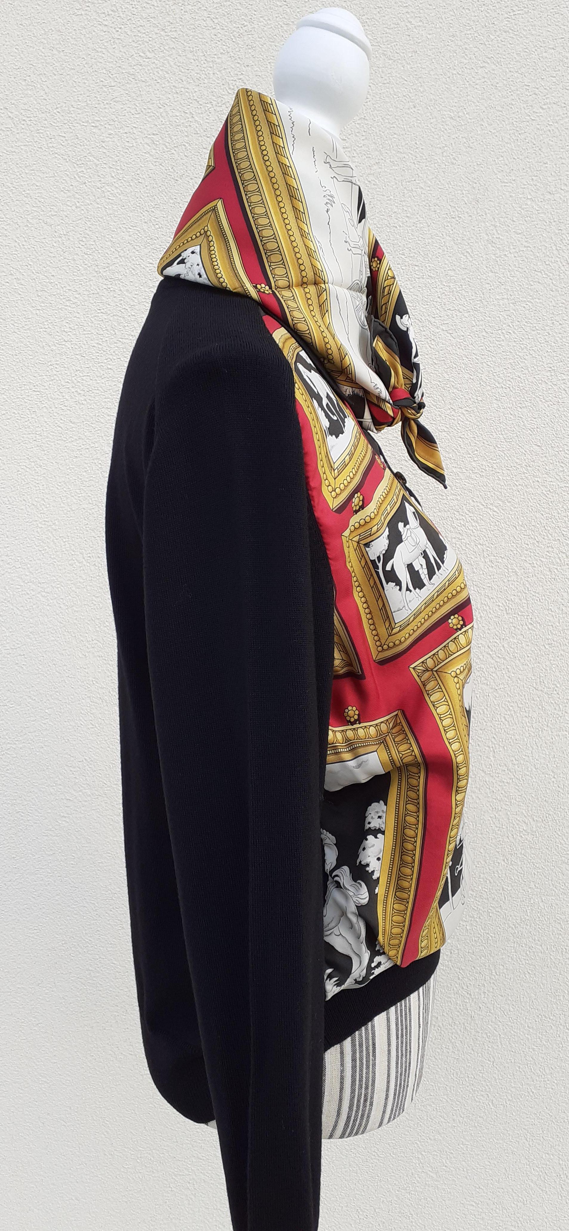 Exceptionnel ensemble Hermès de pull et écharpe assortie à motif Wedgwood Taille M en vente 2