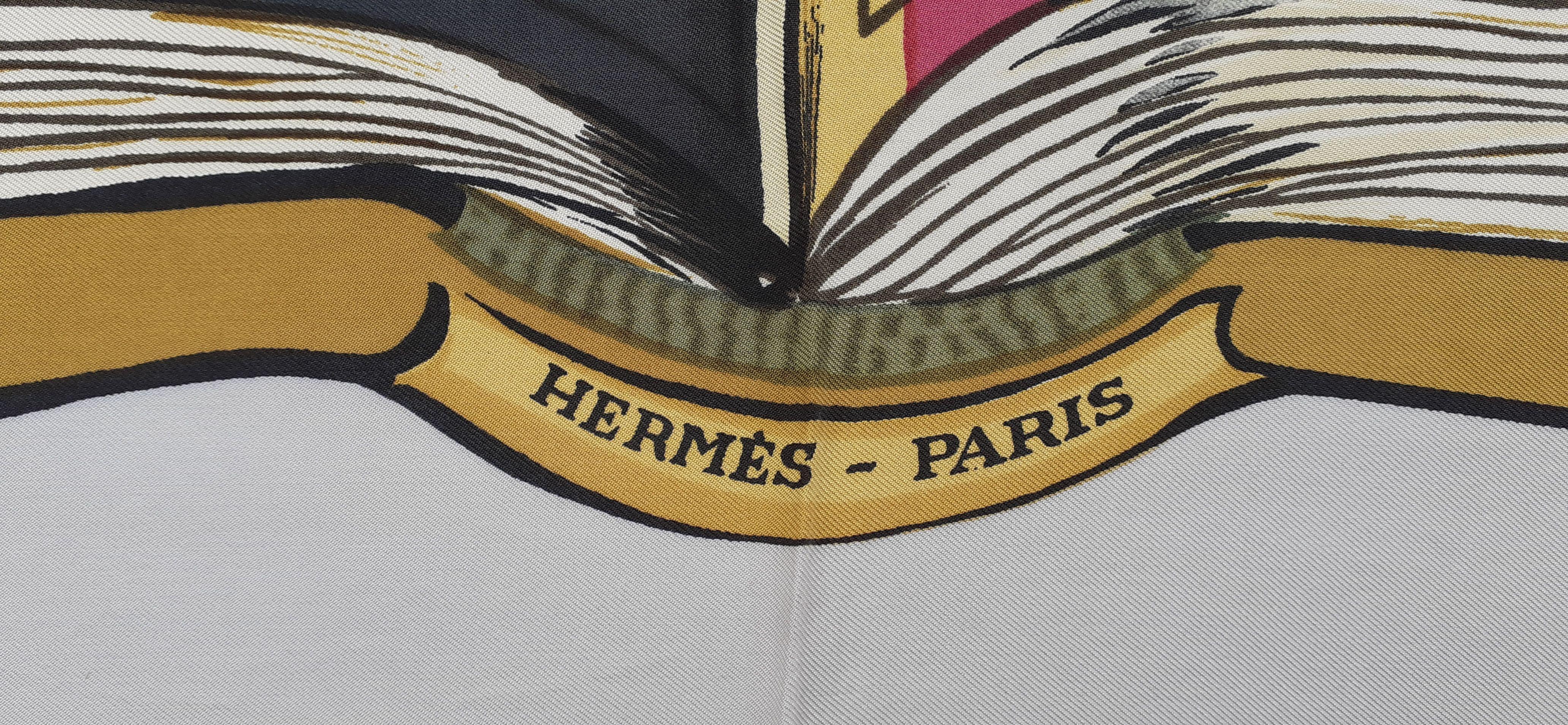 Exceptionnel Foulard en soie Hermès Chiffres et Monogrammes Lise Coutin 1962 Collector Unisexe en vente