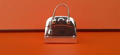 Excepcional minibolsito Hermès de microbólidos Pastillero de plata de ley Raro