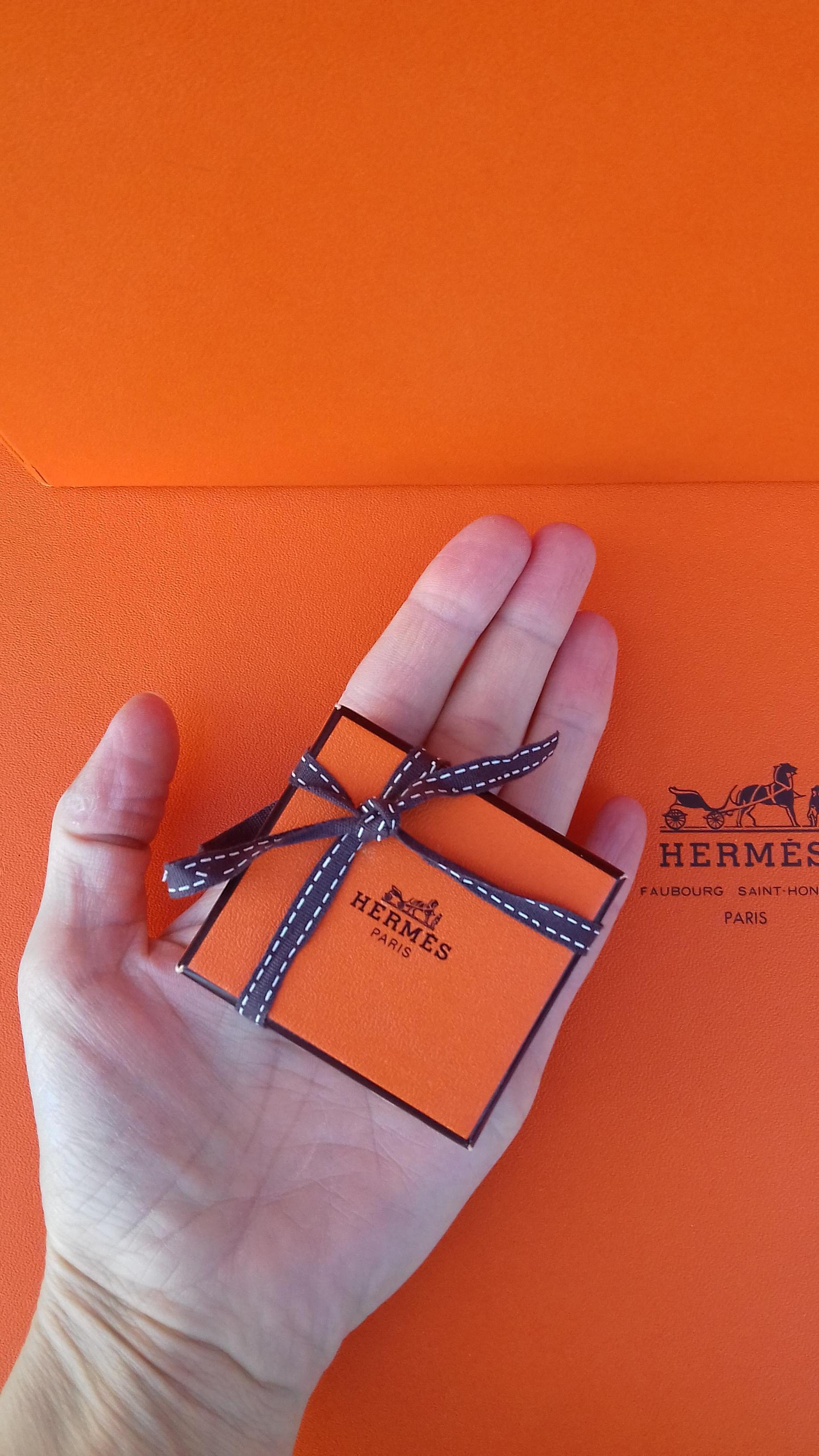 Exceptional Hermès Smallest Scarf Ever Brides de Gala Bleuette Doll 20 cm For Sale 3