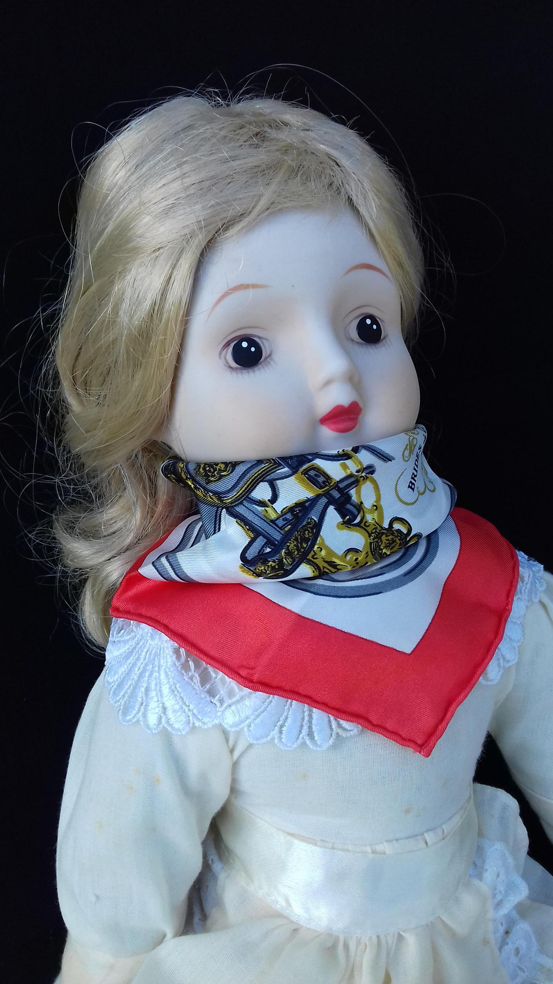 Exceptional Hermès Smallest Scarf Ever Brides de Gala Bleuette Doll 20 cm For Sale 8