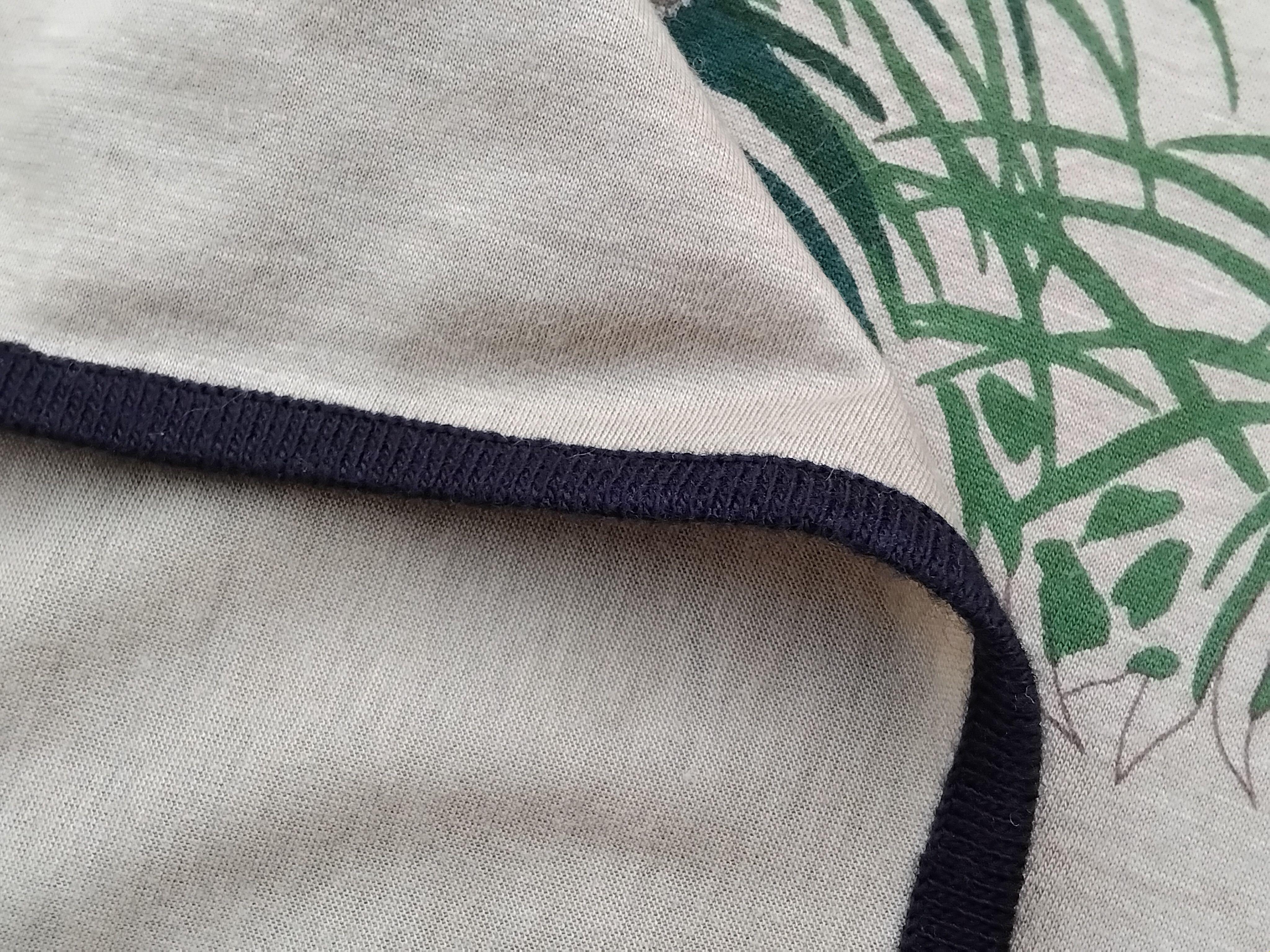 Exceptional Hermès T-Shirt Cotton Scarf Guepards Dallet Cheetahs Khaki 44' For Sale 9