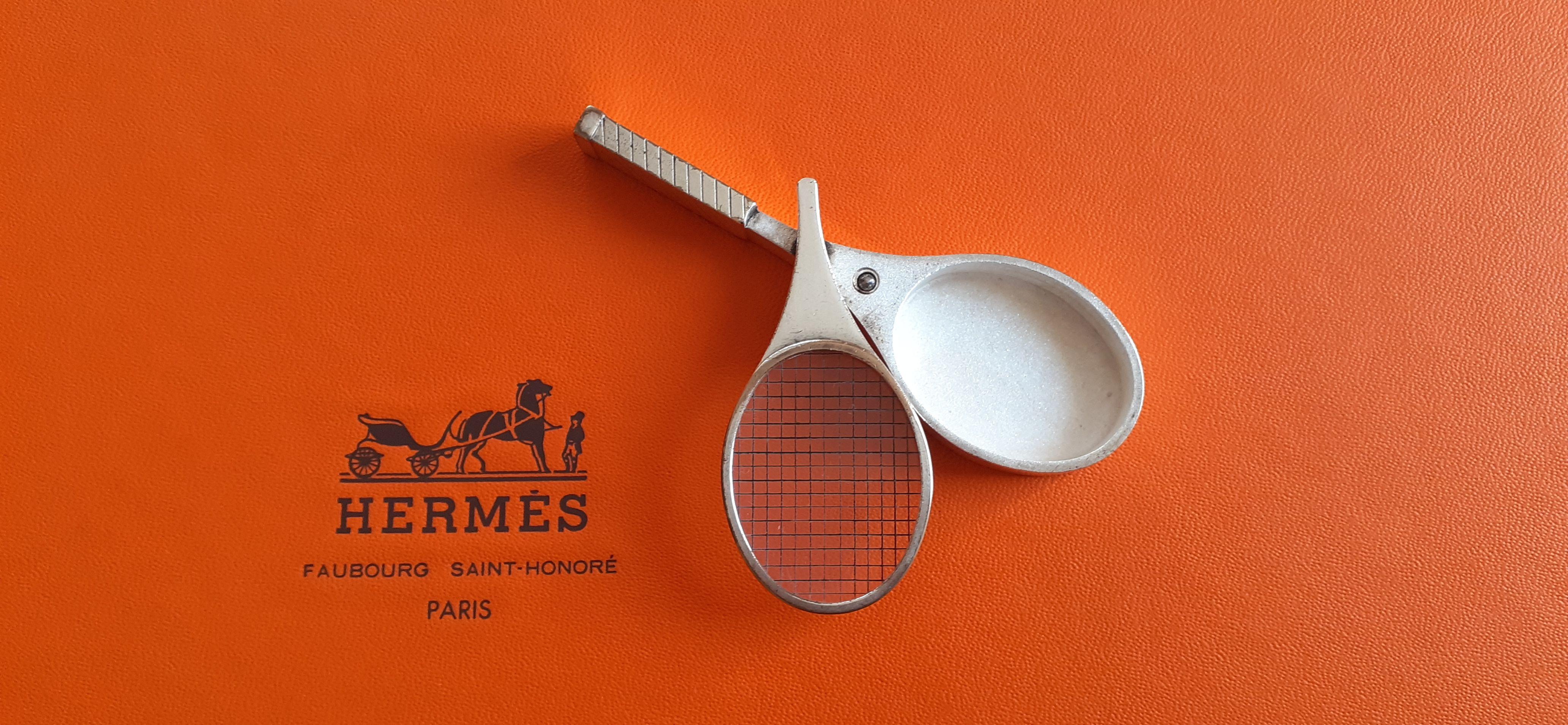 Außergewöhnliche Hermès Tennisschläger geformt Pillendose Selten im Angebot 4