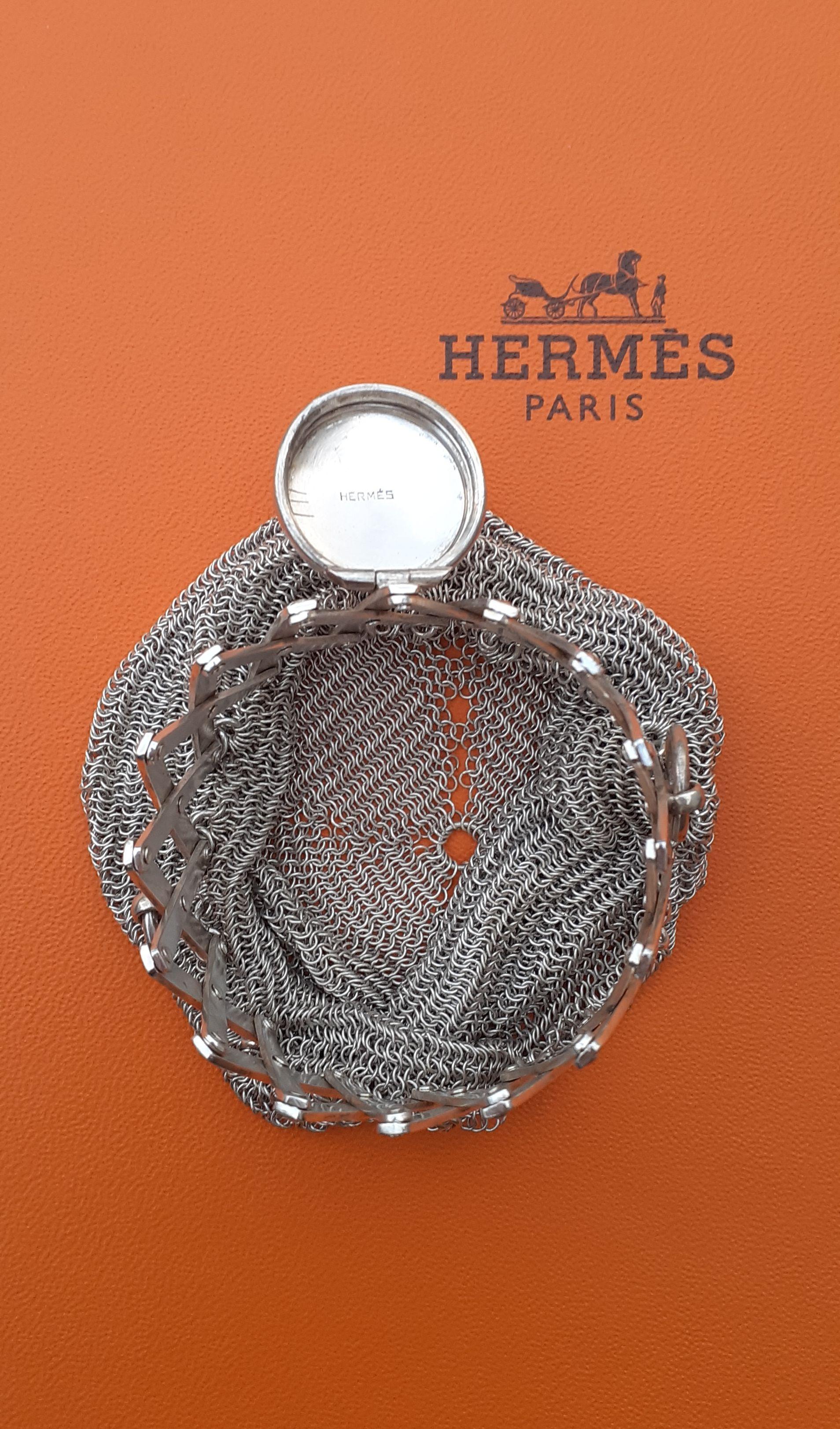 Exceptional Hermès Vintage Chainmail Almoner Coin Purse in Silver RARE For Sale 4