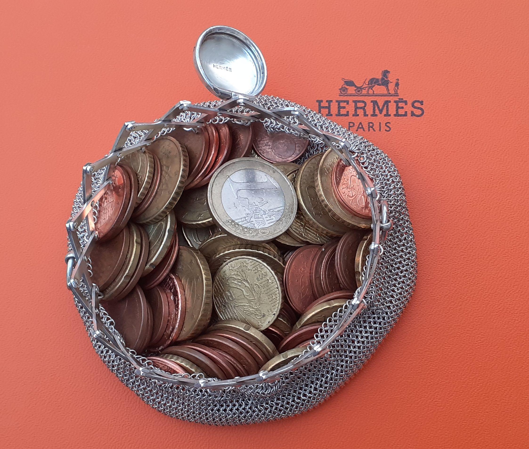 Exceptional Hermès Vintage Chainmail Almoner Coin Purse in Silver RARE For Sale 3